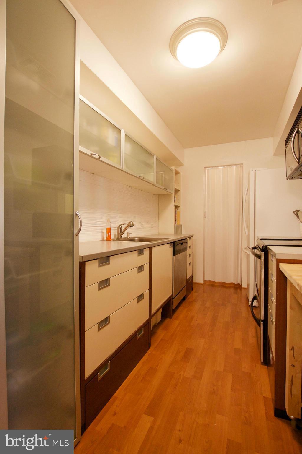 5907 Noblestown Road, Unit 65 Springfield, VA 22152 - Photo 8 of 22 Kitchen
