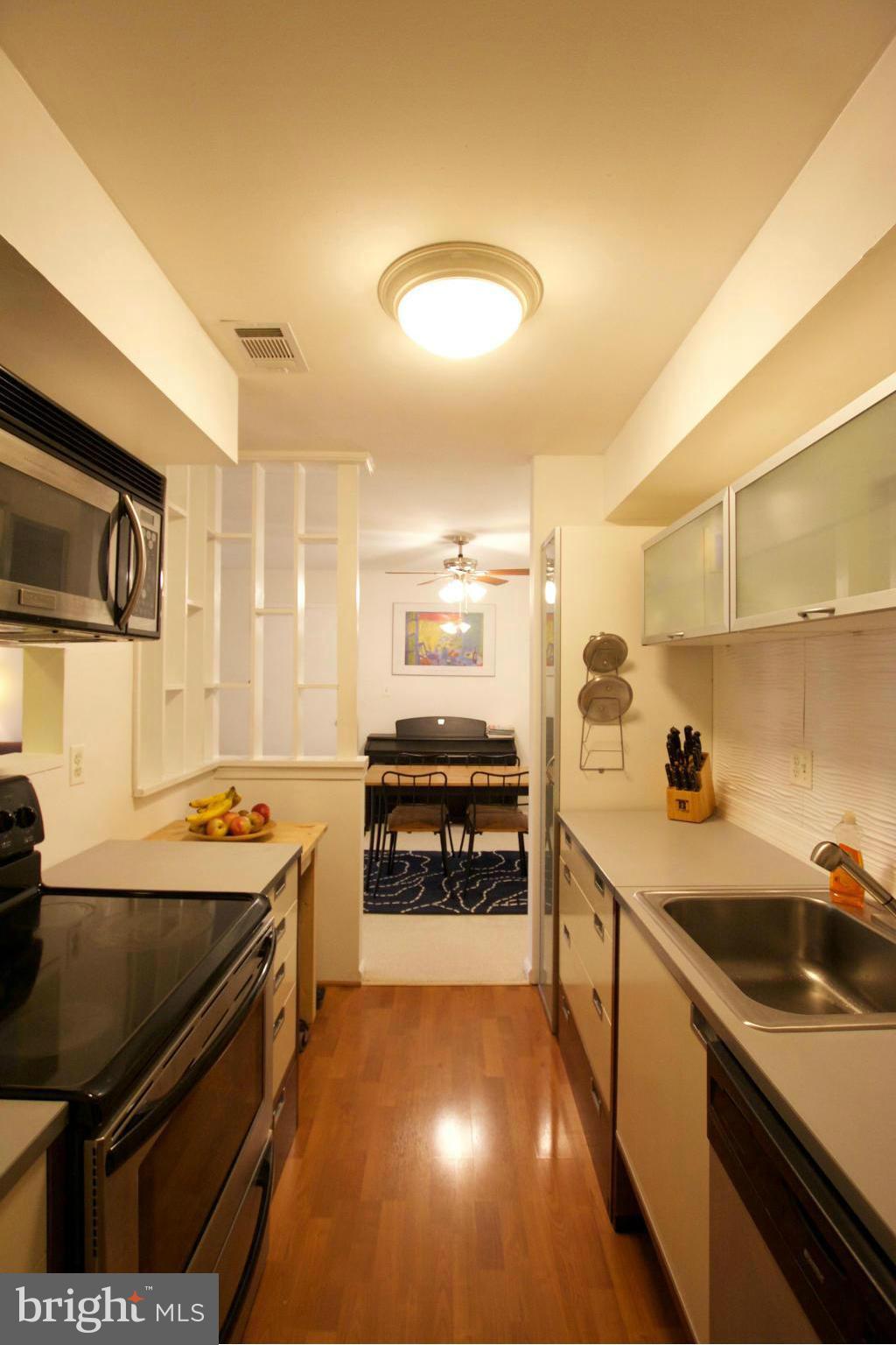 5907 Noblestown Road, Unit 65 Springfield, VA 22152 - Photo 9 of 22 Kitchen