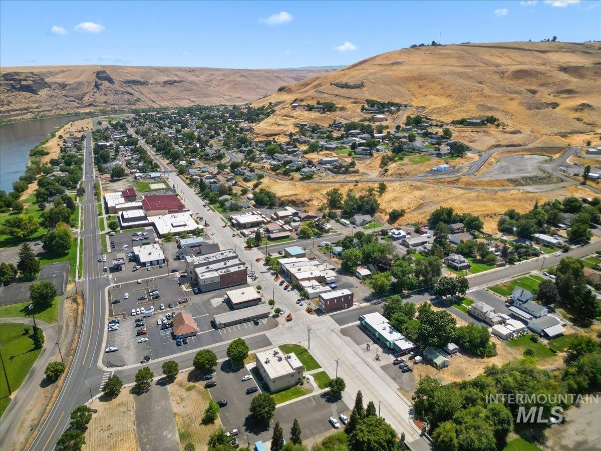 90 2nd Street Asotin, WA 99402 - Photo 22 of 25 Aerial view of property's location with a mountain backdrop