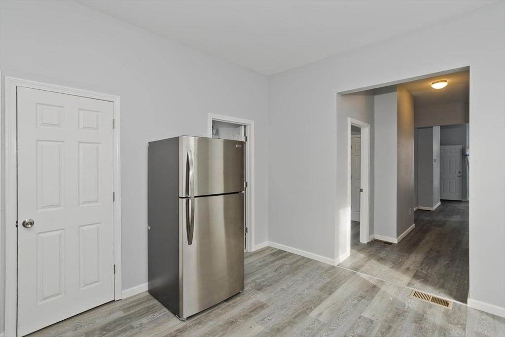 64 Thompson Street Springfield, MA 01109 - Photo 19 of 30
