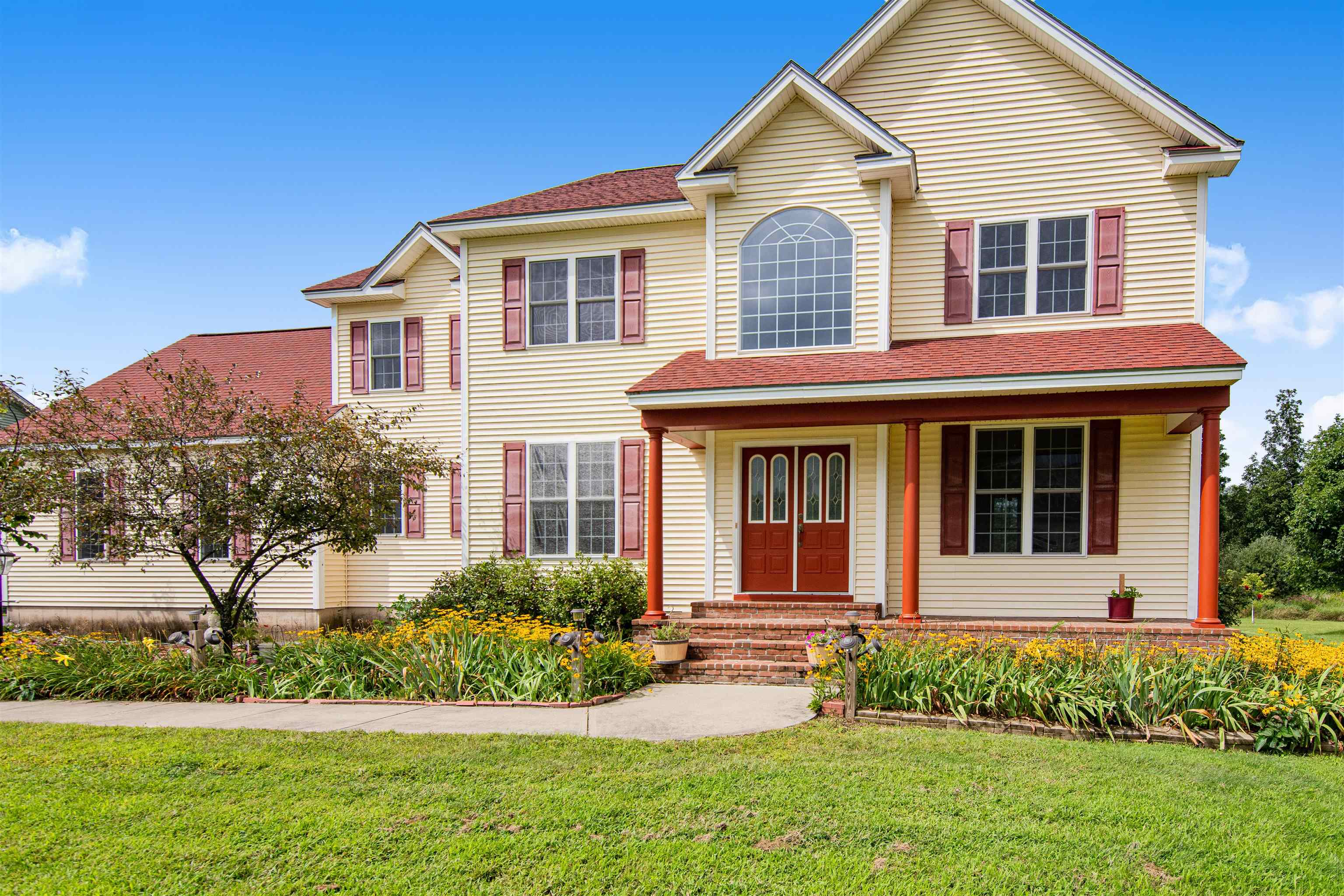 202 Raven Circle Williston, VT 05495 - Photo 2 of 40