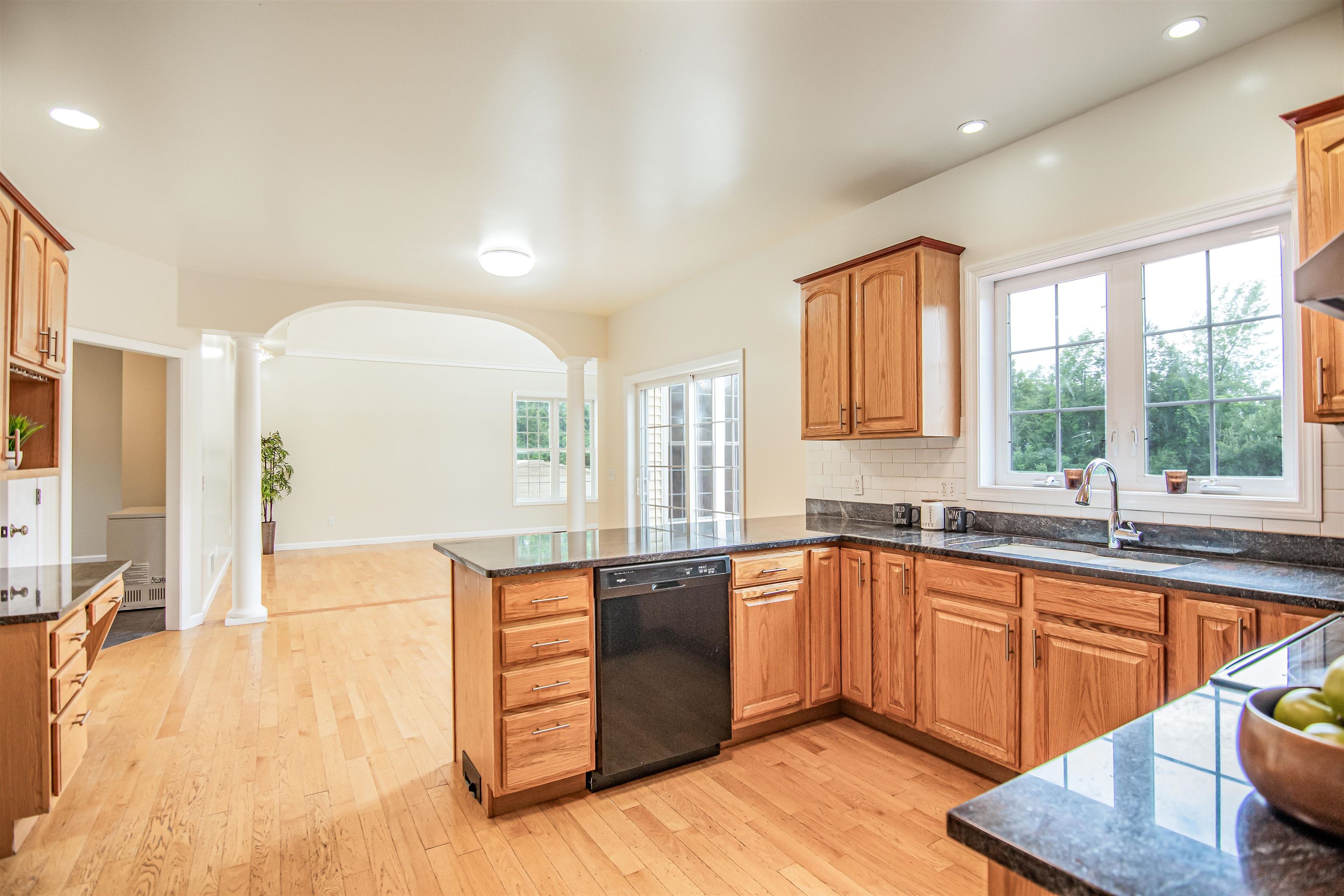 202 Raven Circle Williston, VT 05495 - Photo 4 of 40