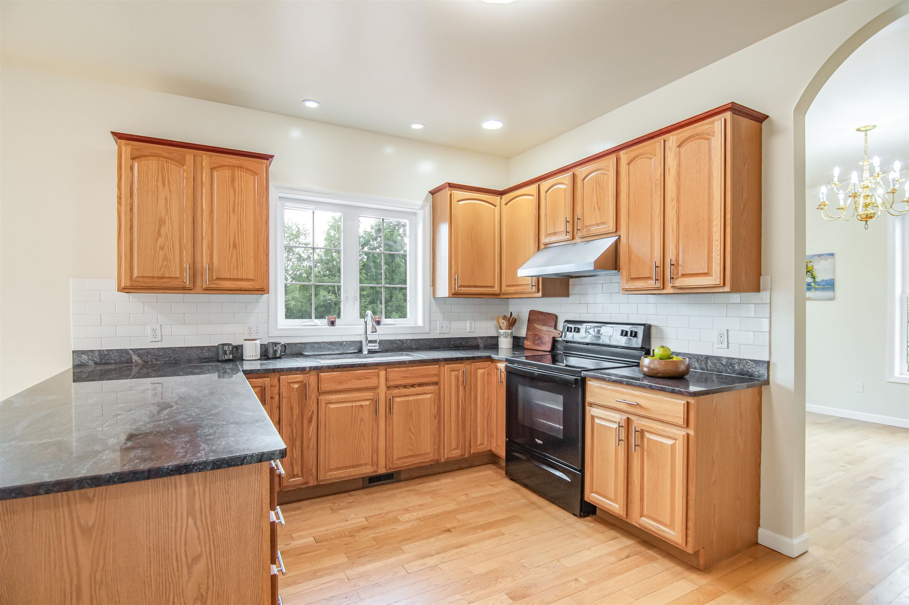 202 Raven Circle Williston, VT 05495 - Photo 5 of 40