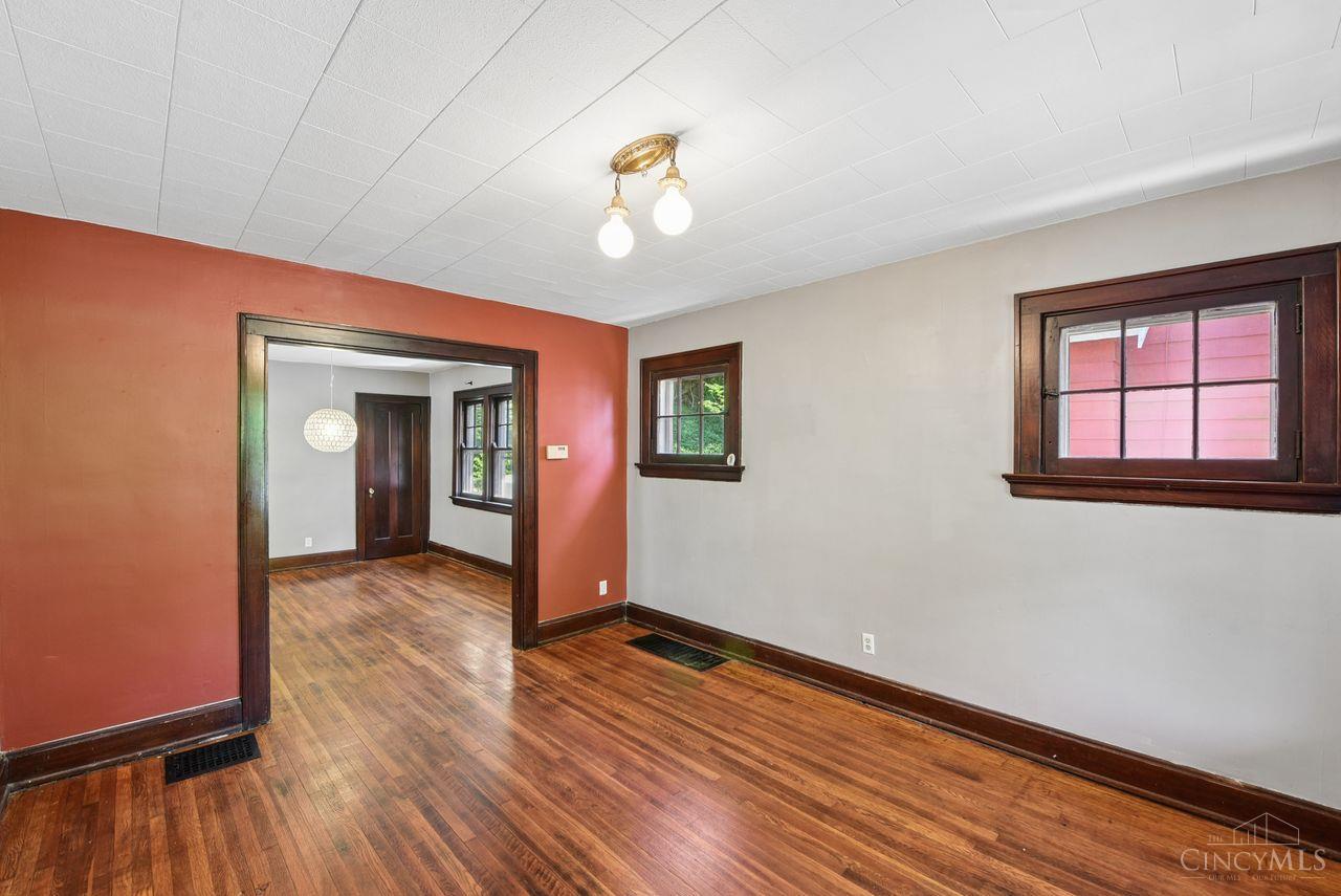 4568 Innes Avenue Cincinnati, OH 45223 - Photo 8 of 40