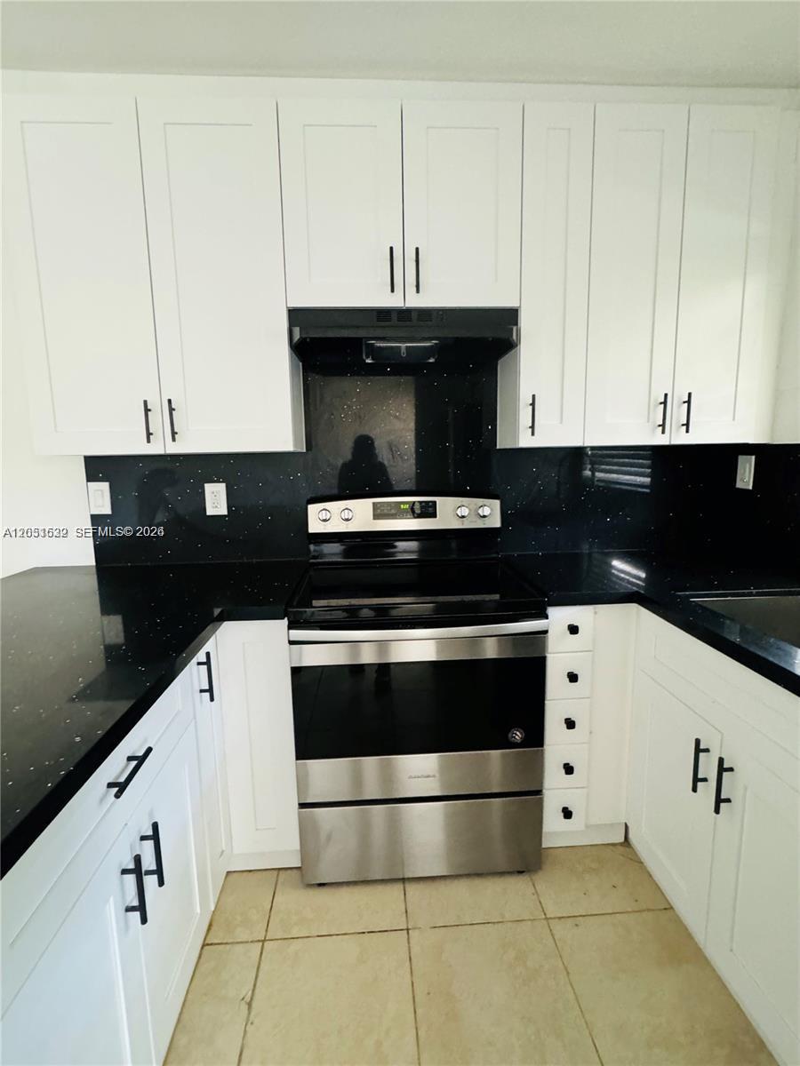 1755 Northeast 116th Road, Unit 17 North Miami, FL 33181 - Photo 2 of 19