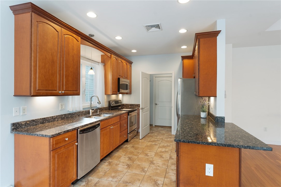 6 Leighas Lane Coventry, RI 02816 - Photo 15 of 49