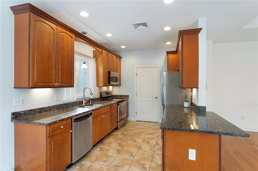 6 Leighas Lane Coventry, RI 02816 - Photo 16 of 49