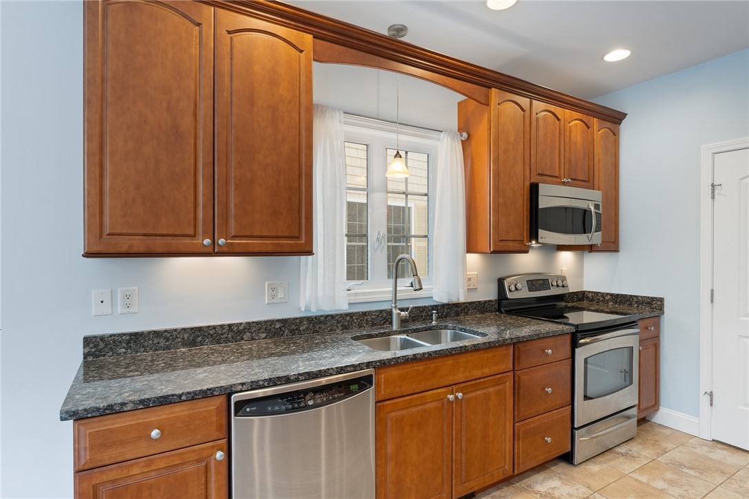 6 Leighas Lane Coventry, RI 02816 - Photo 17 of 49