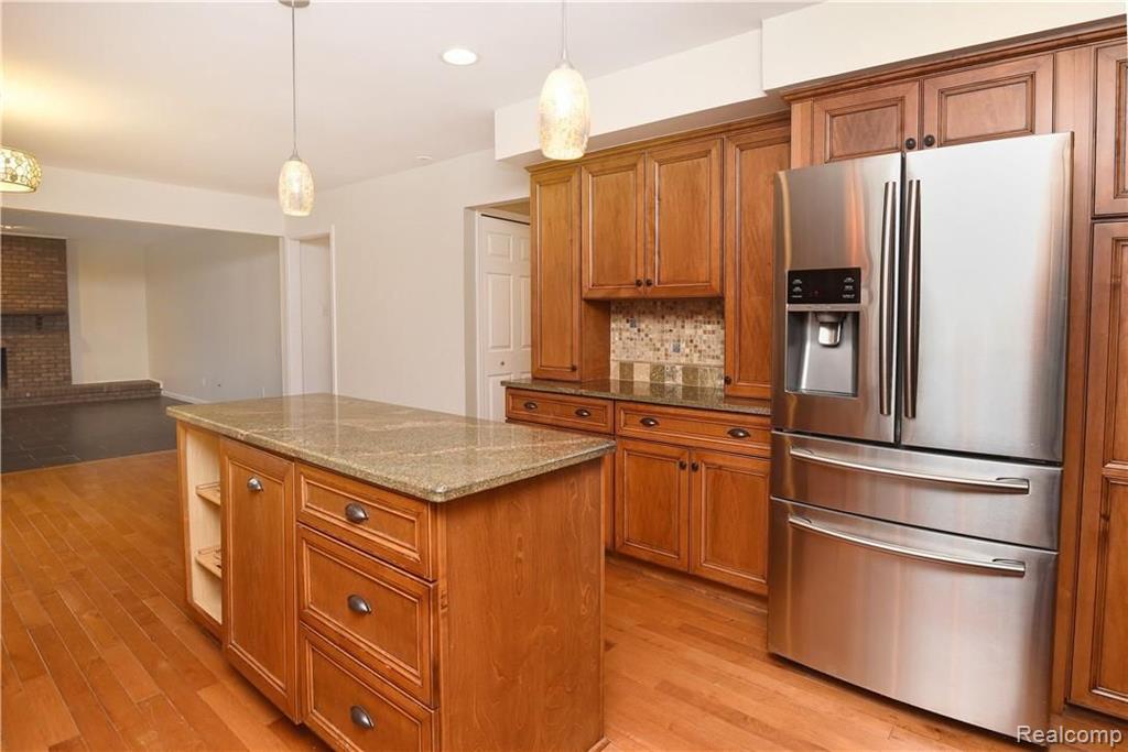 271 Stonetree Circle Rochester Hills, MI 48309 - Photo 9 of 38