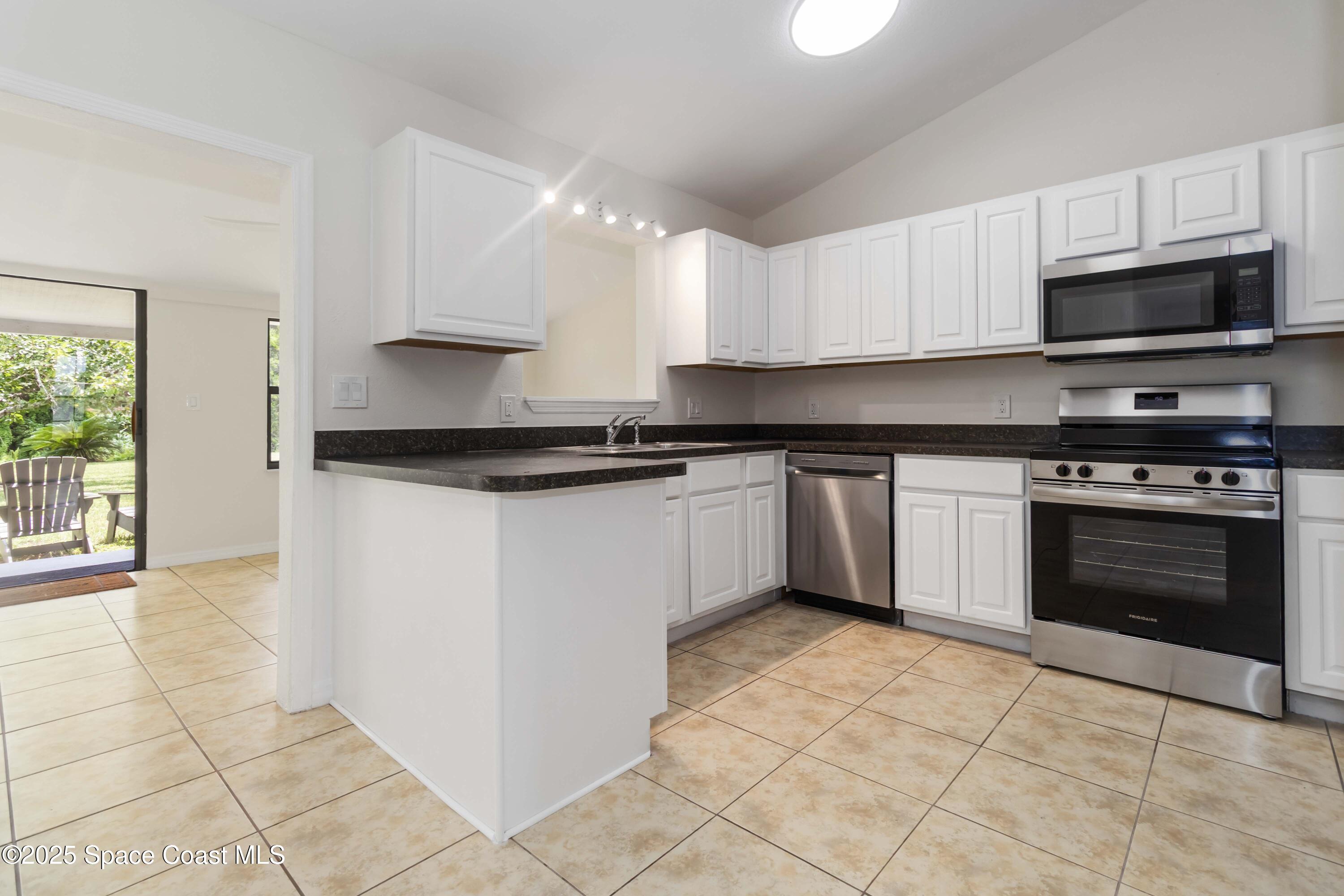5179 Arlington Road Cocoa, FL 32927 - Photo 5 of 23 Kitchen