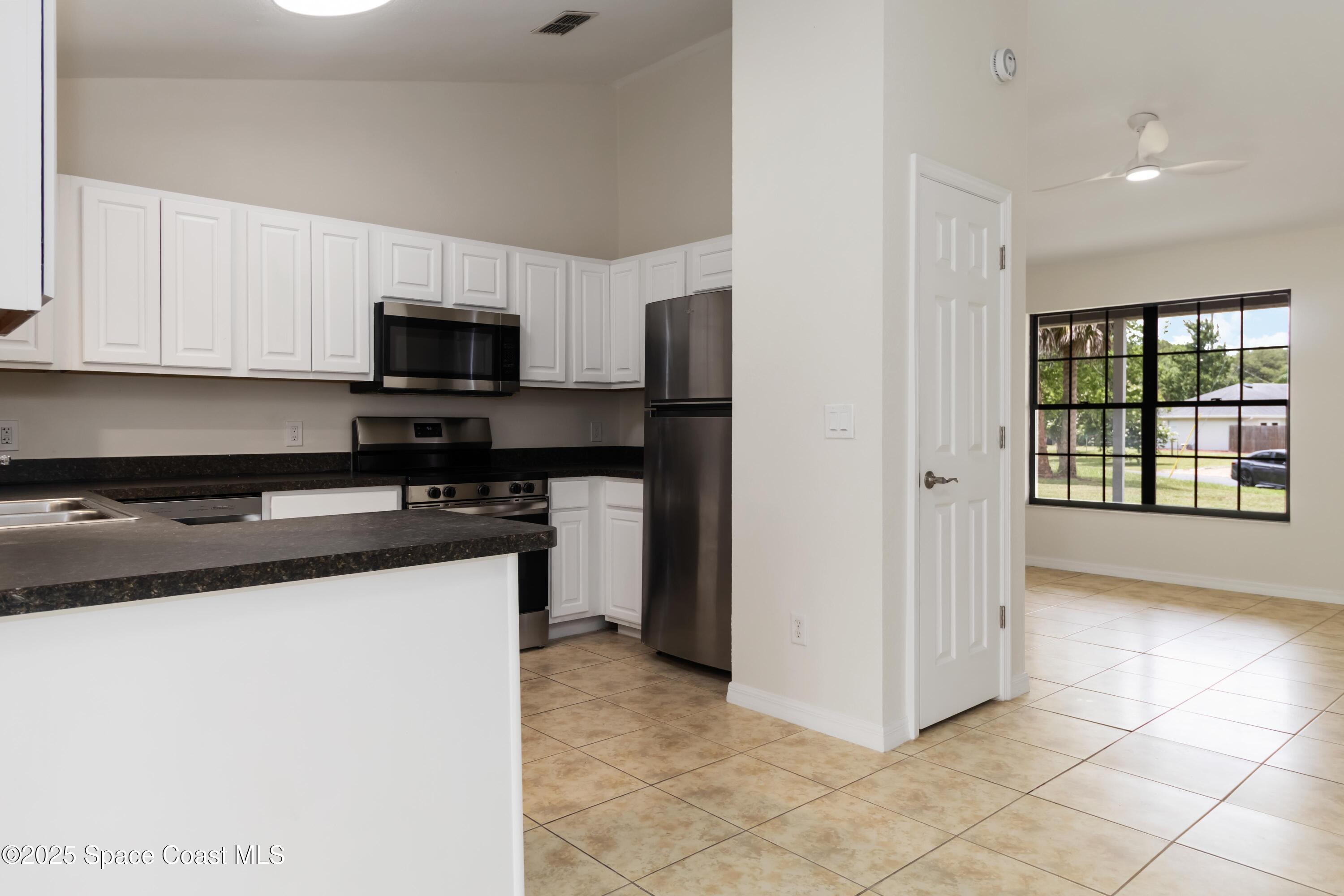 5179 Arlington Road Cocoa, FL 32927 - Photo 6 of 23 Kitchen