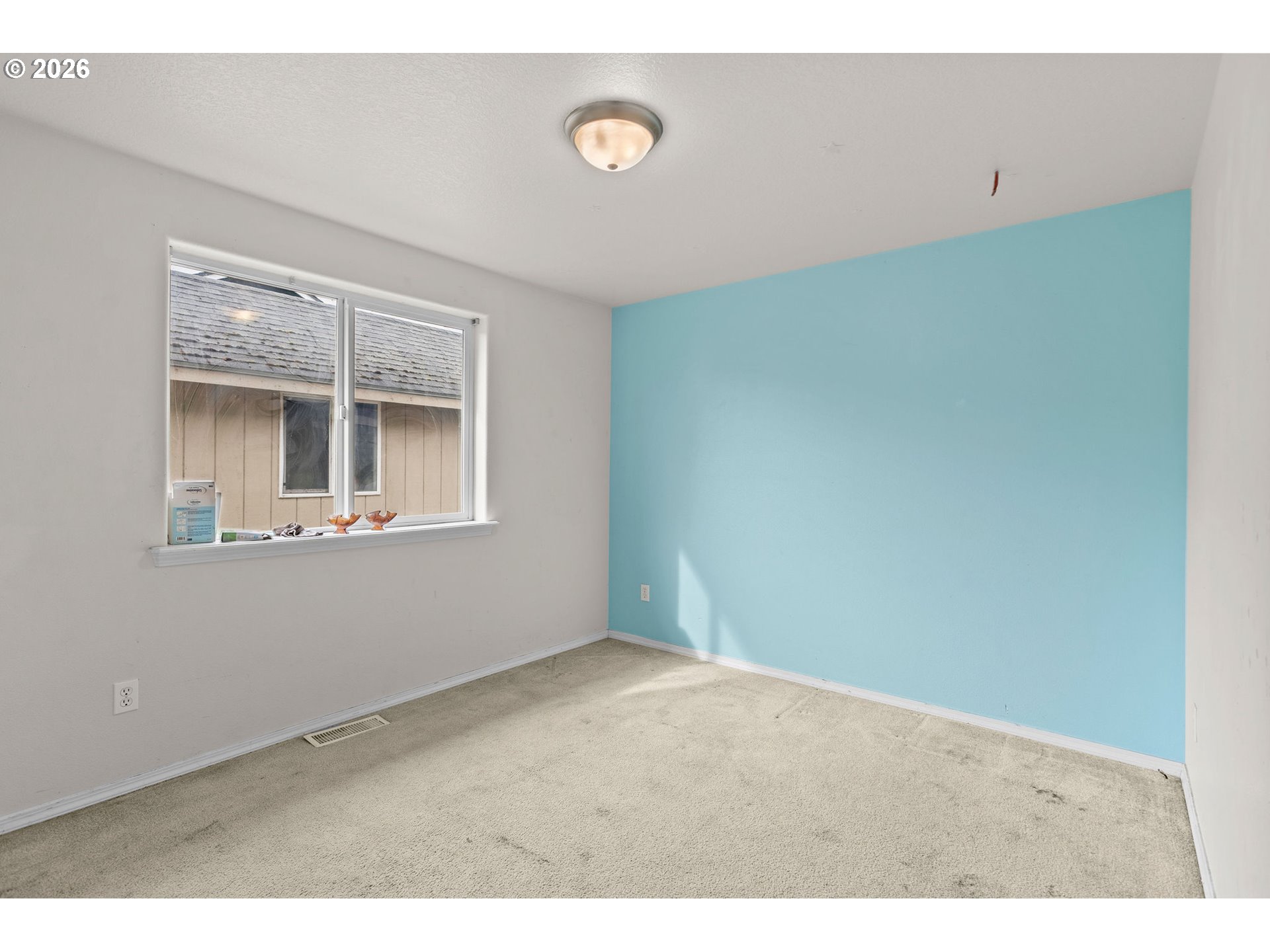 844 Hazel Street Jefferson, OR 97352 - Photo 17 of 22 a view of an empty room with a window