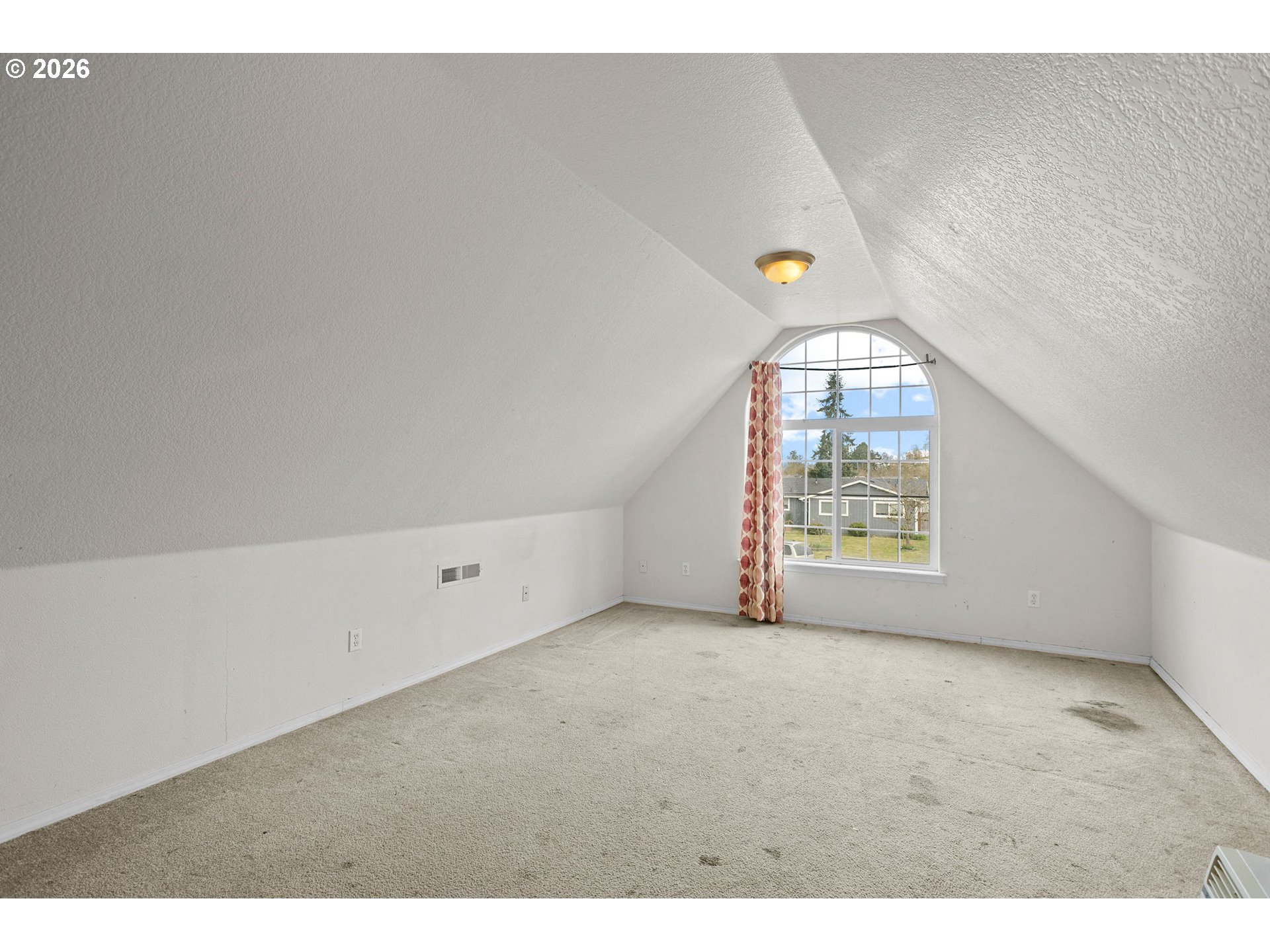 844 Hazel Street Jefferson, OR 97352 - Photo 21 of 22 a view of an empty room with a window