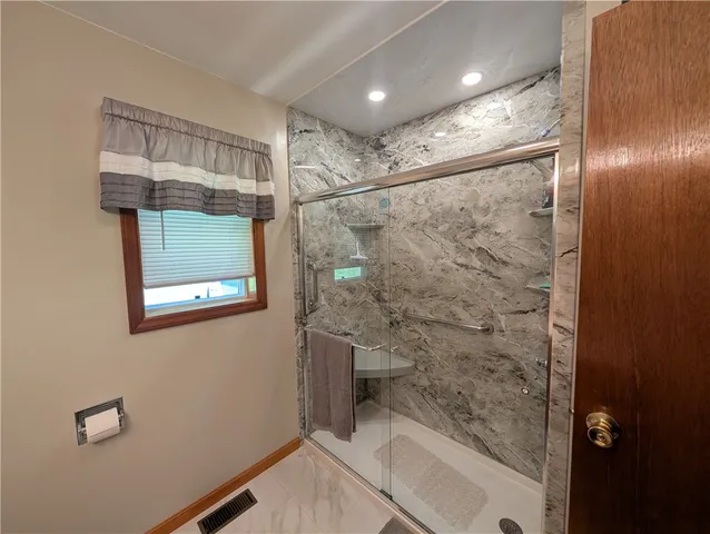 $250,000 | 33 T511, Lewis Run, PA 16738