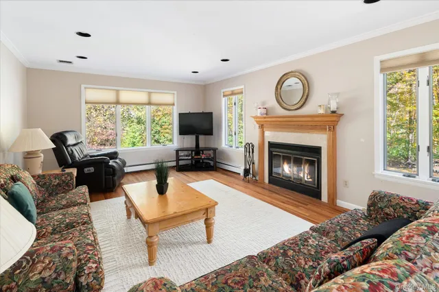 $850,000 | 7 Dayton Drive, Somers, NY 10541