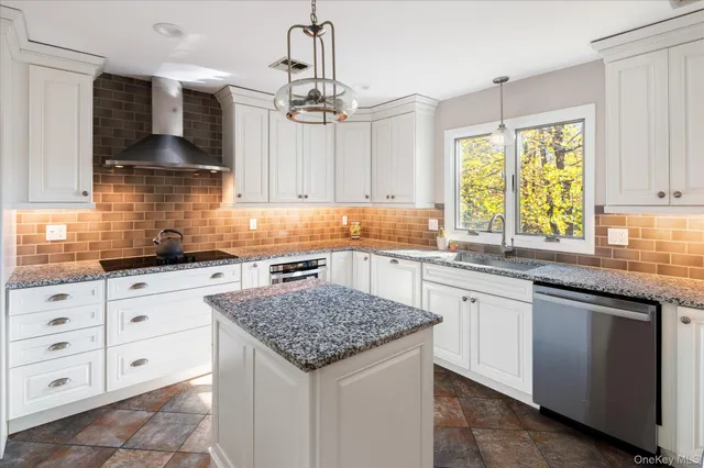 $850,000 | 7 Dayton Drive, Somers, NY 10541