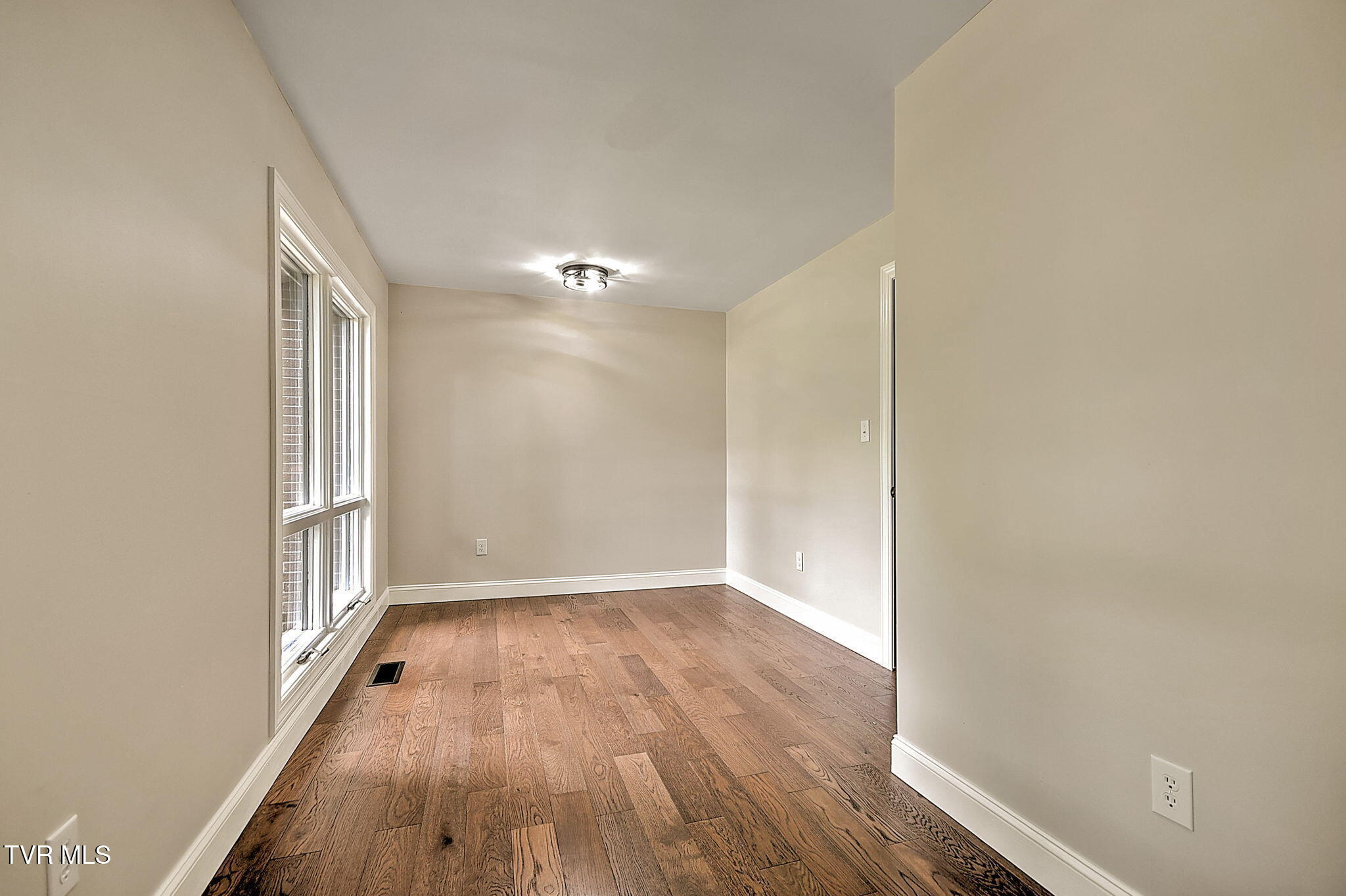 224 Greenway Road Bristol, TN 37620 - Photo 26 of 82 27-web-or-mls-224 Greenway KB-28