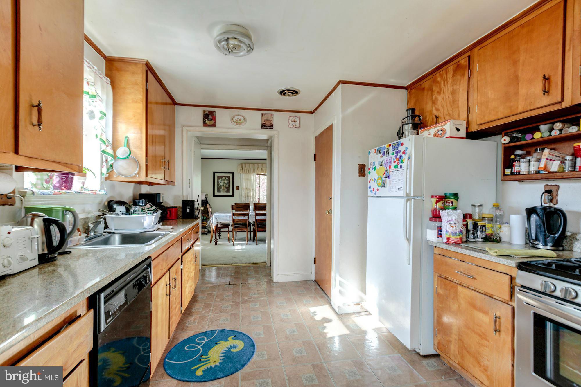 11808 Indigo Road Silver Spring, MD 20906 - Photo 11 of 30 Kitchen