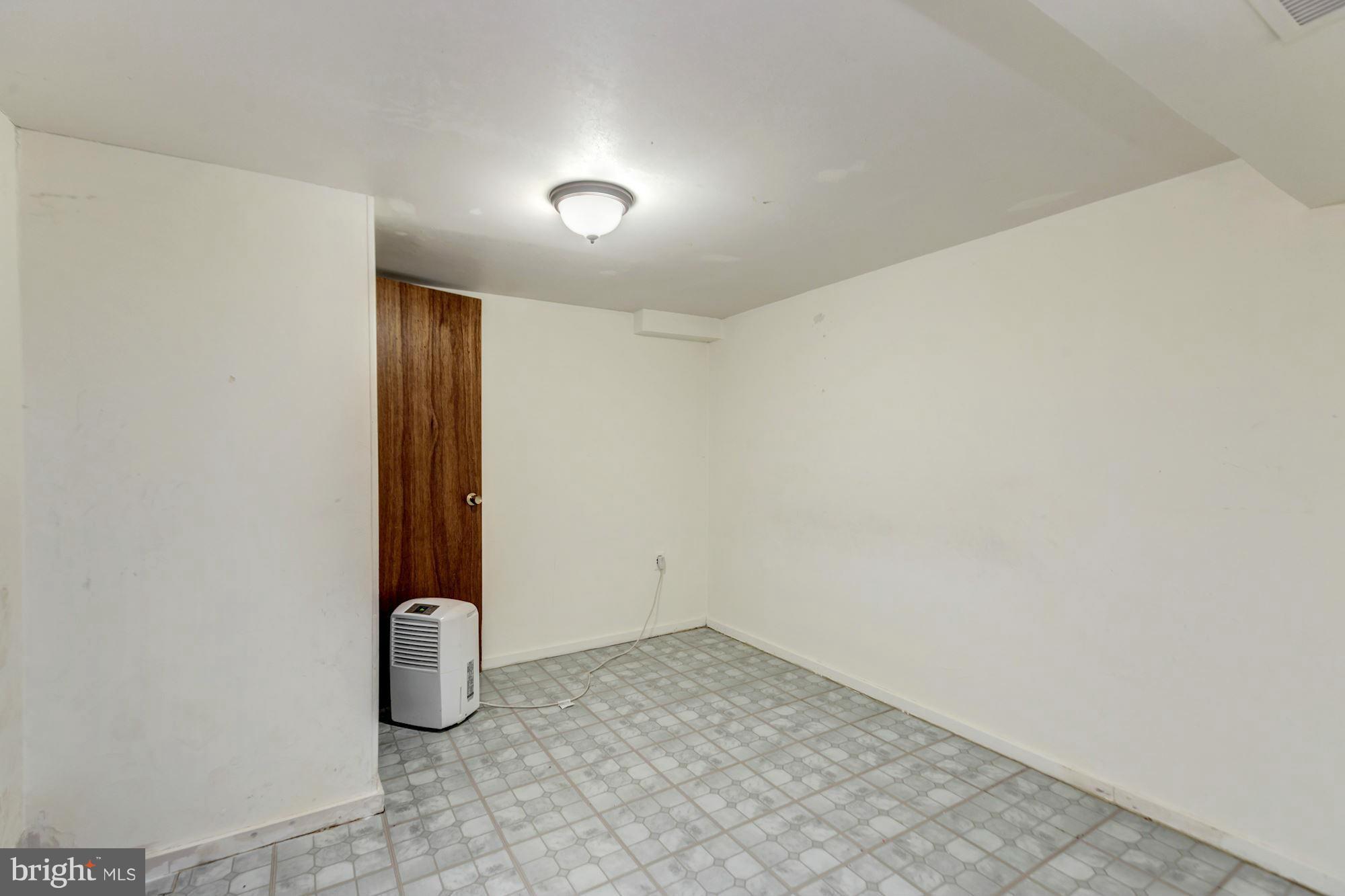 11808 Indigo Road Silver Spring, MD 20906 - Photo 18 of 30 Basement Room #1