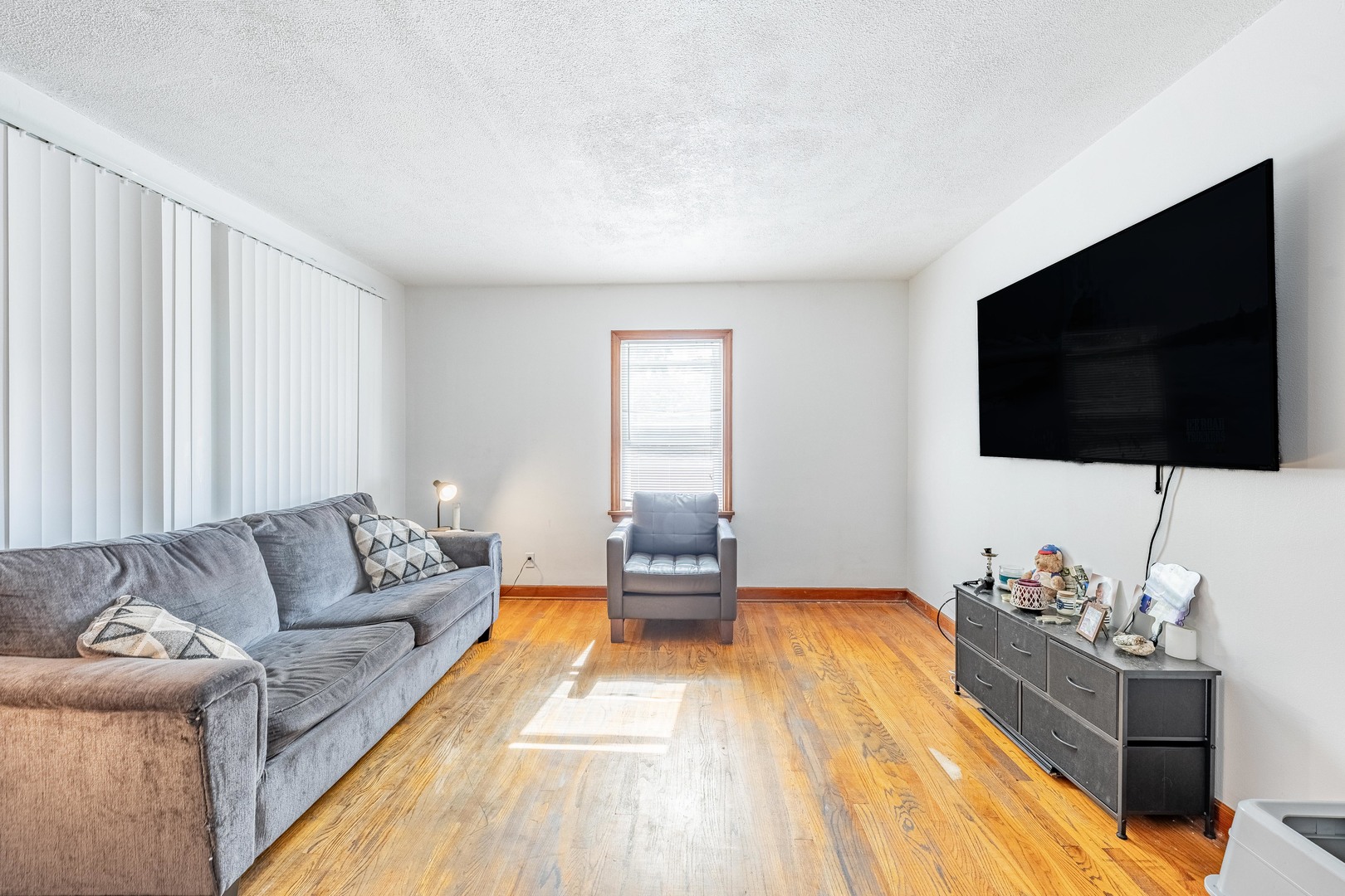 2910 138th Place Burnham, IL 60633 - Photo 11 of 35