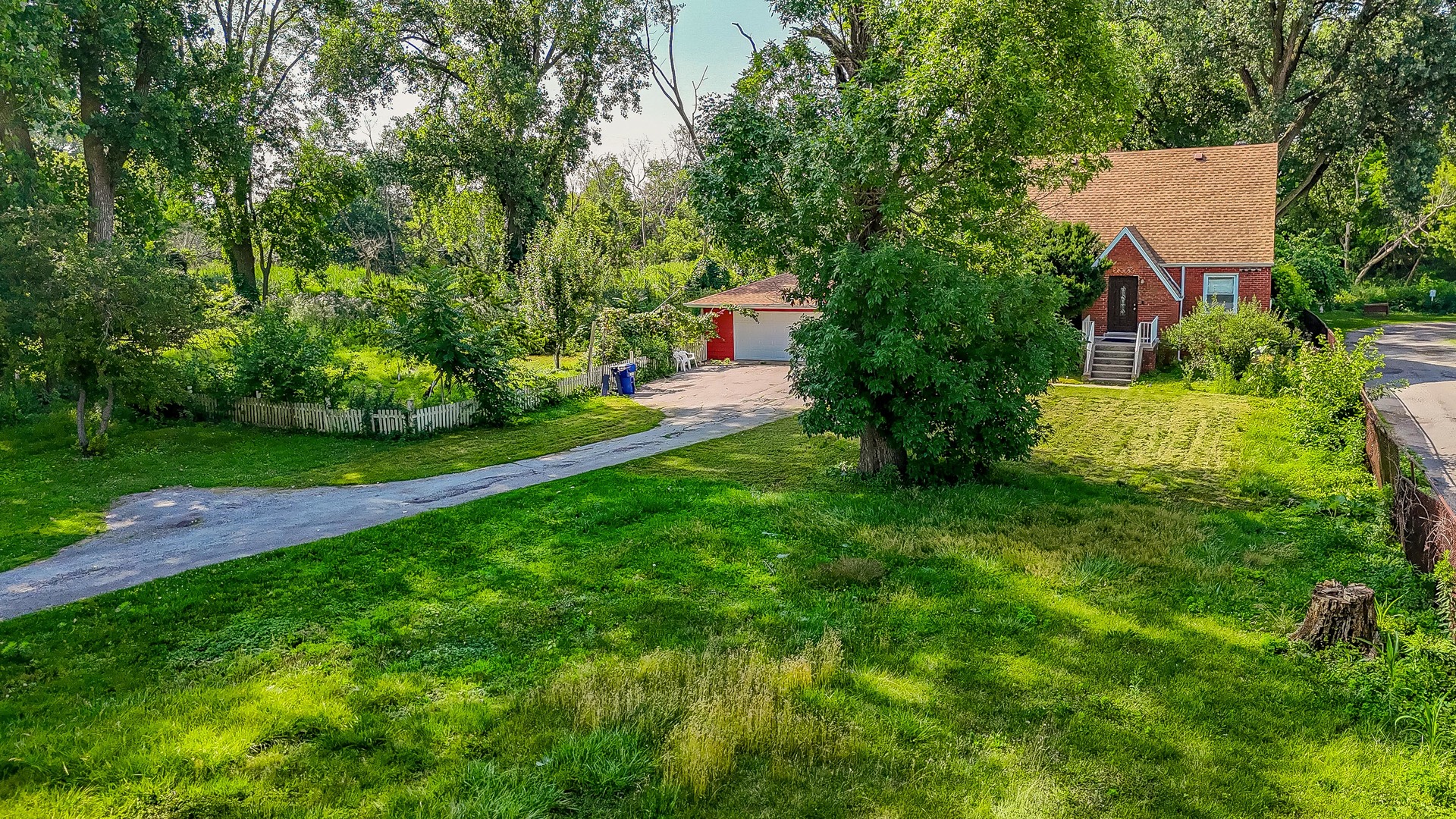 2910 138th Place Burnham, IL 60633 - Photo 3 of 35