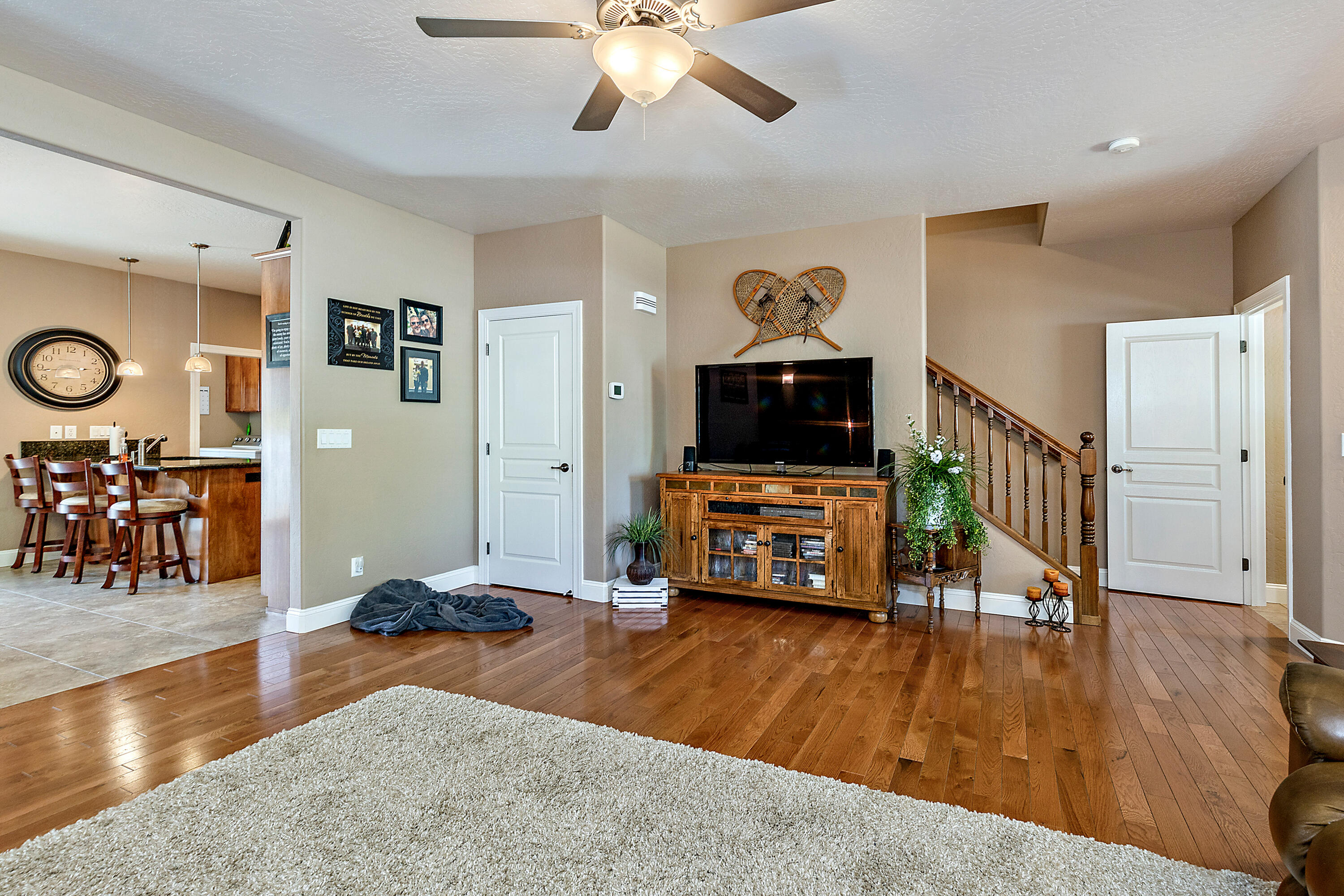 809 North Haskell Street Central Point, OR 97502 - Photo 7 of 40 11