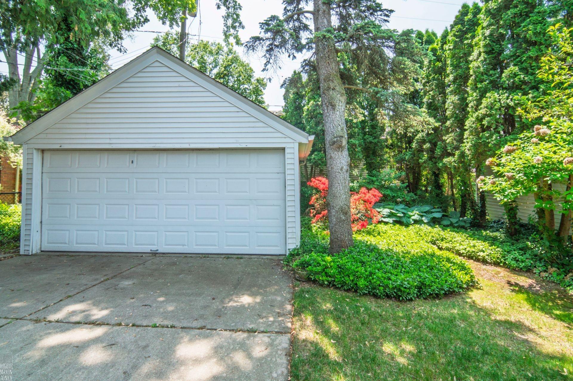 255 Merriweather Road Grosse Pointe Farms, MI 48236 - Photo 24 of 28