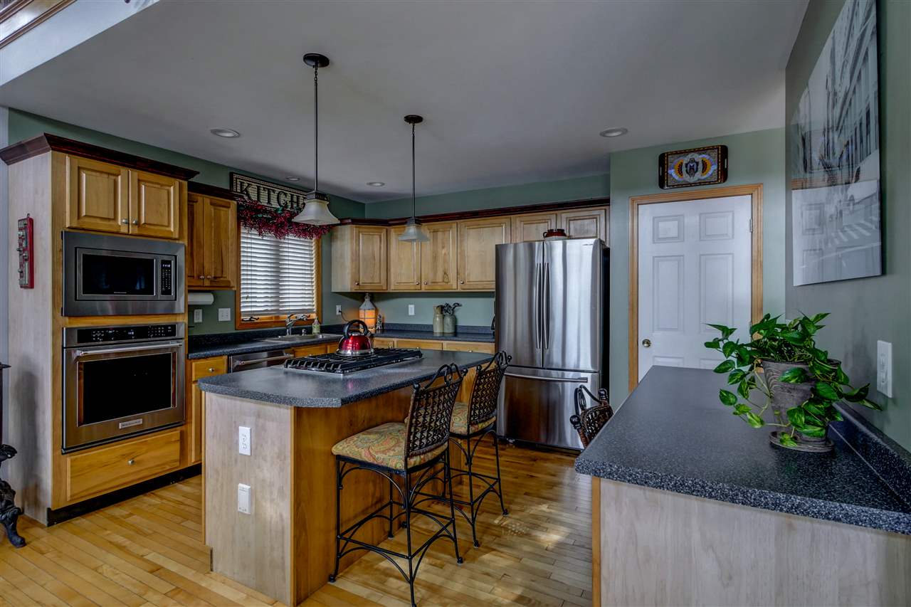 91 West Riverbank Road Manchester, NH 03102 - Photo 6 of 40