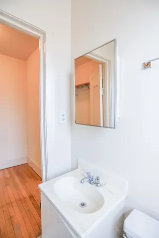 $1,175 | 1100 West Roscoe Street, Unit 35, Chicago, IL 60657