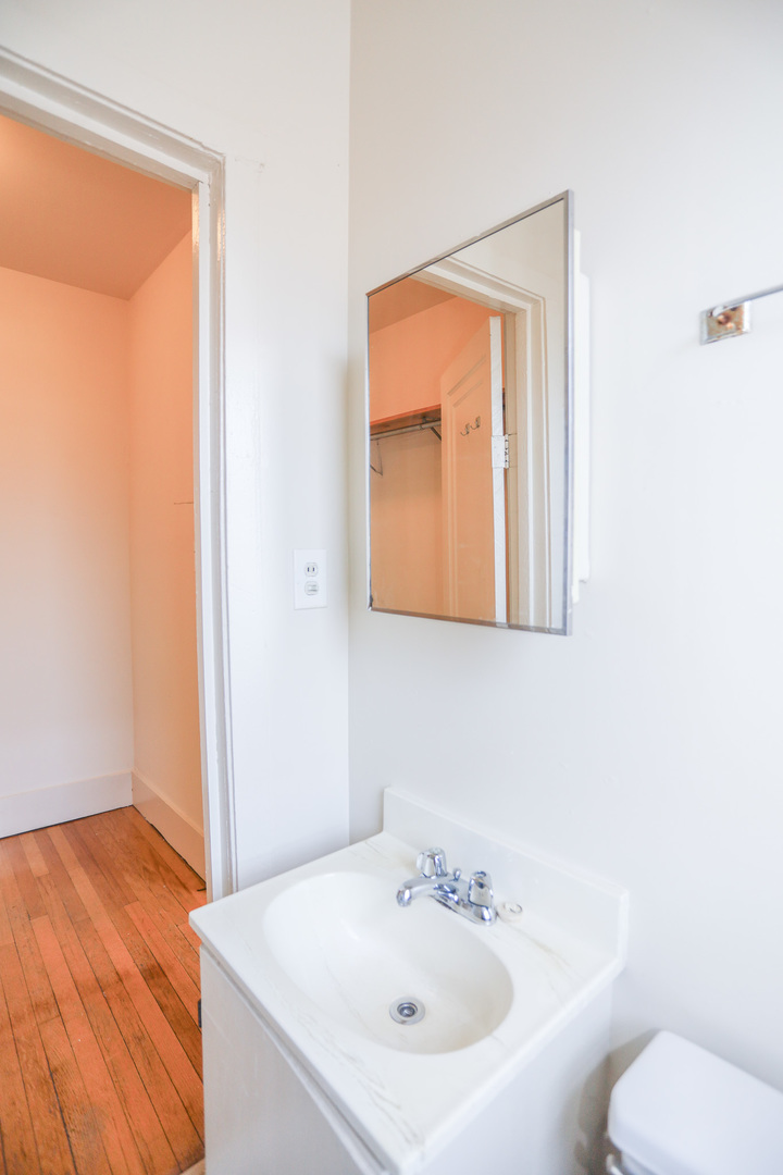 1100 West Roscoe Street, Unit 35 Chicago, IL 60657 - Photo 5 of 5