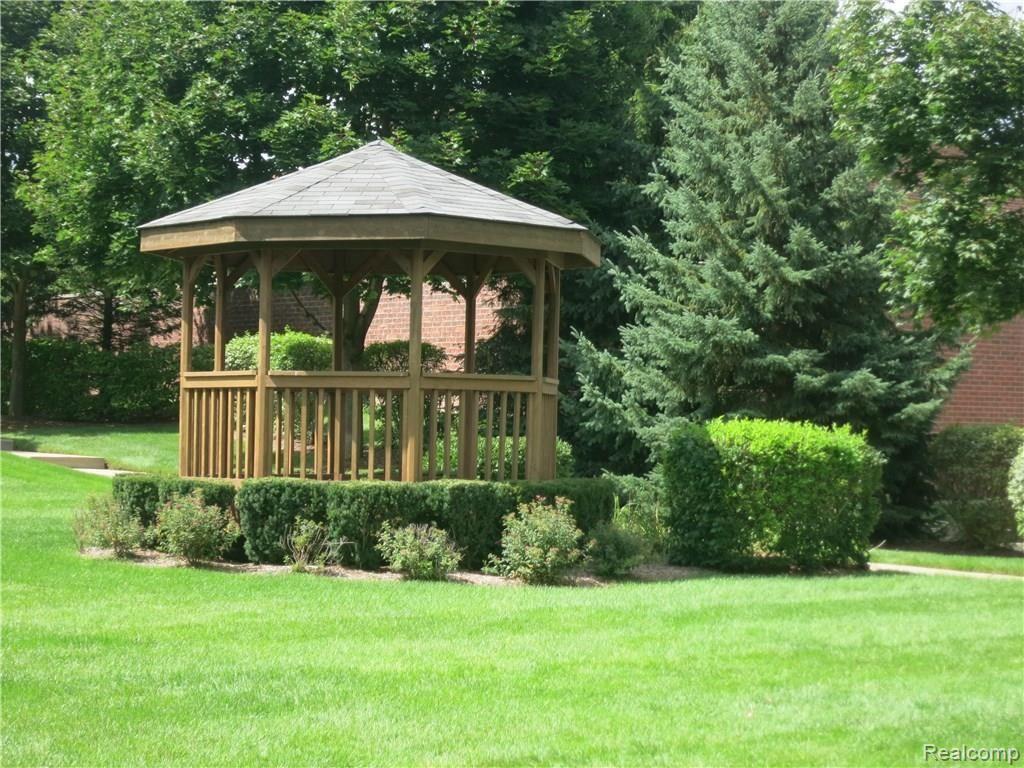 16956 Farmington Road, Unit 23 Livonia, MI 48154 - Photo 31 of 32