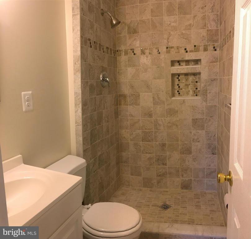 19631 Club Lake Road Gaithersburg, MD 20886 - Photo 15 of 19 Bath (Master)