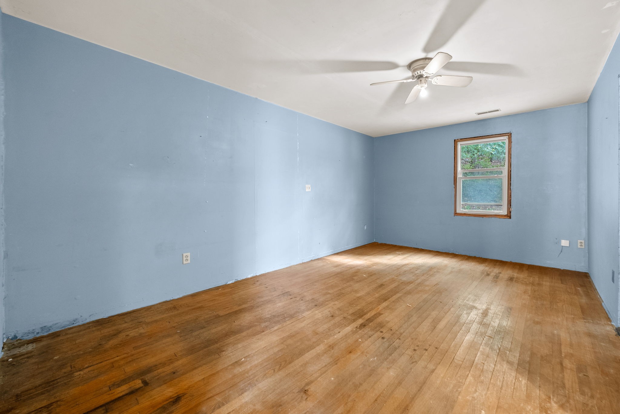 234 Lower Standing Rock Road Dover, TN 37058 - Photo 21 of 41 a view of an empty room and chandelier fan