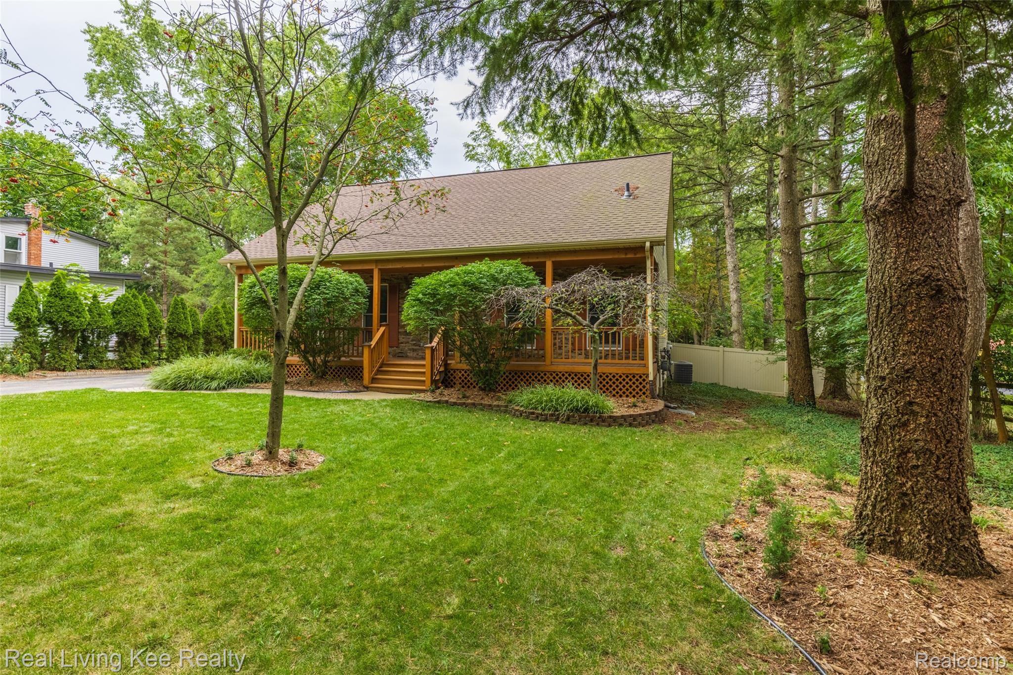 509 Driftwood Avenue Rochester, MI 48307 - Photo 5 of 48 509 Driftwood -3.jpg