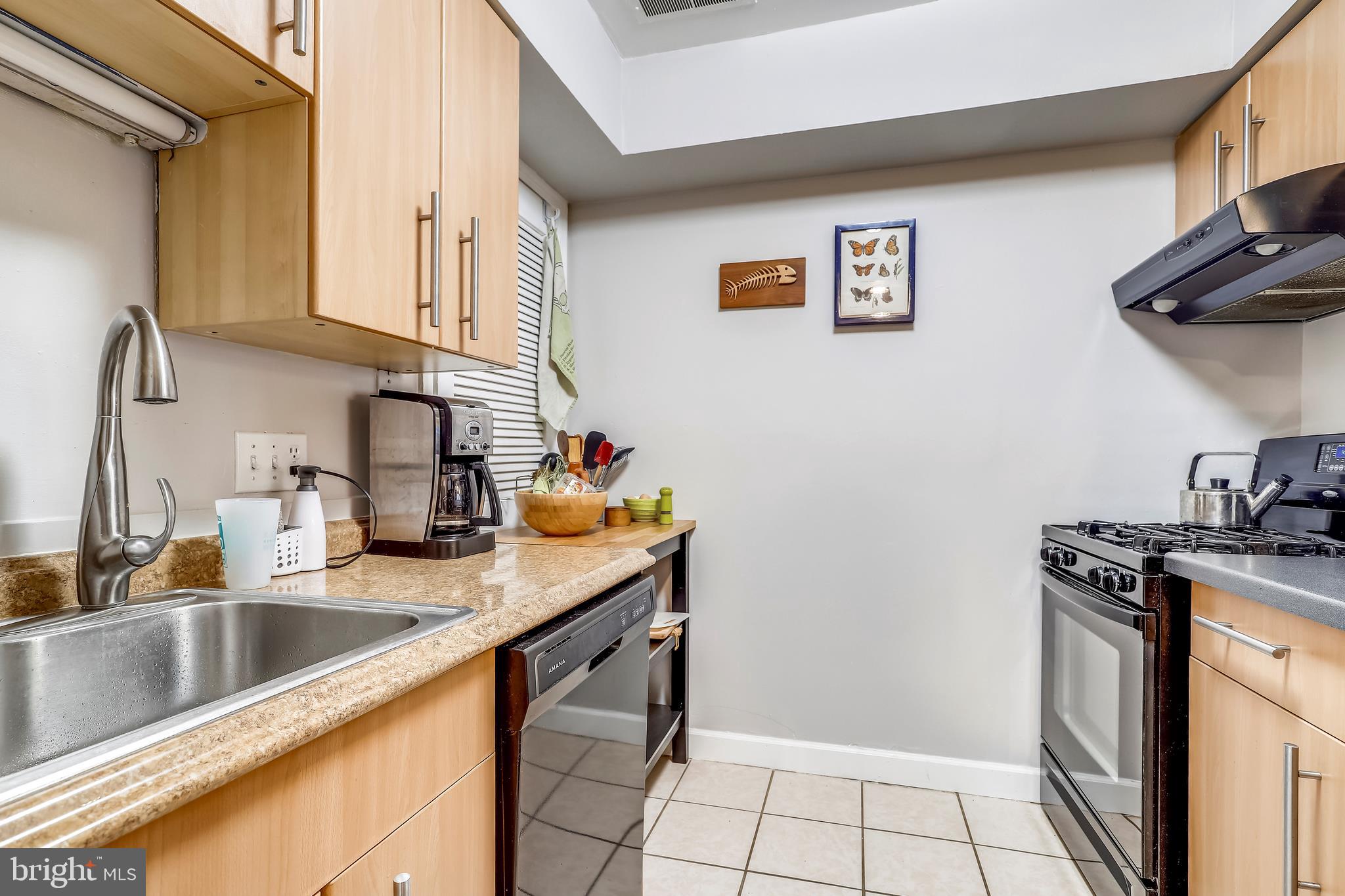718 F Street Northeast Washington, DC 20002 - Photo 29 of 41 LL Kitchen with all necessities.