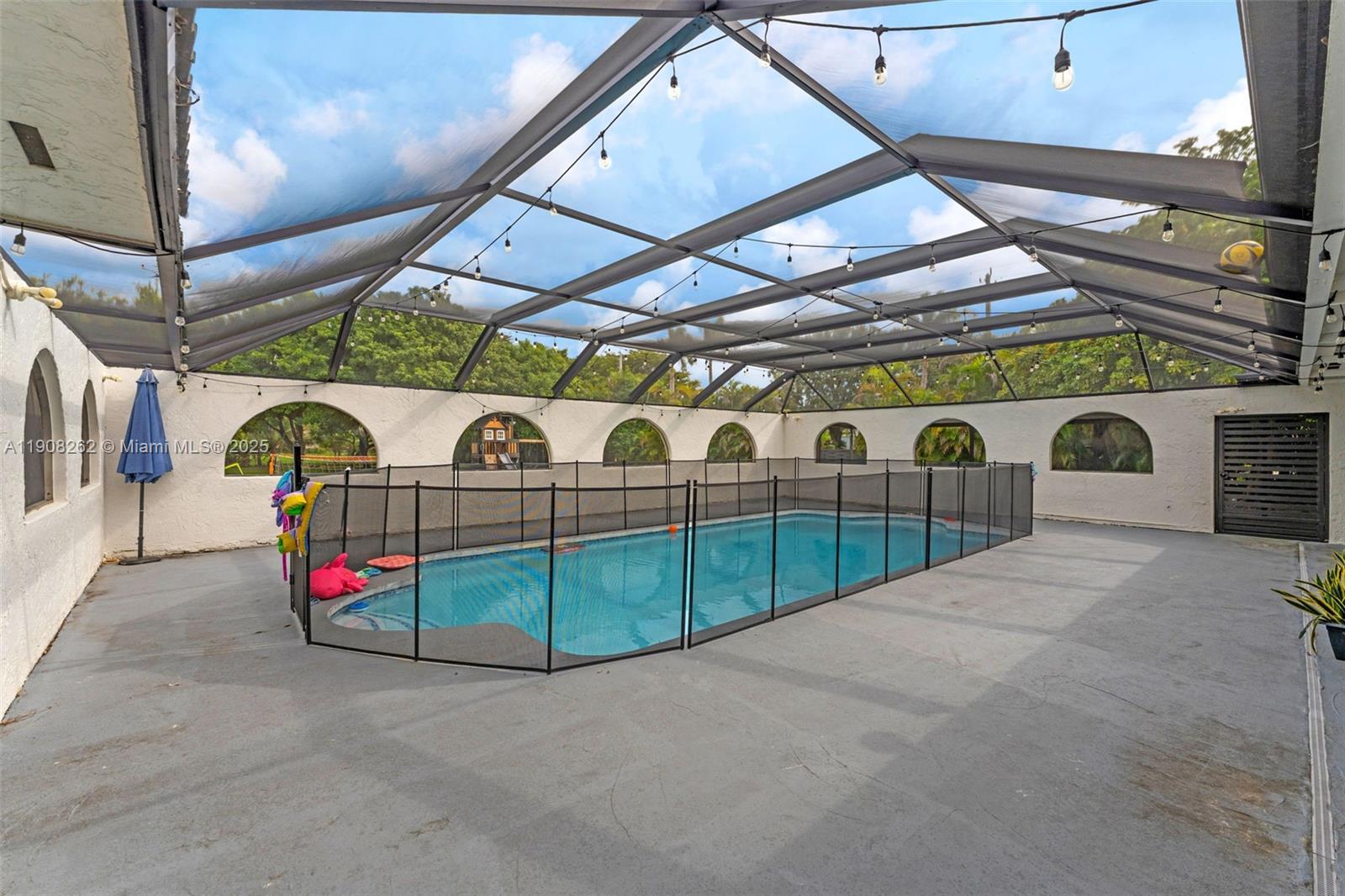 551 Southwest 127th Avenue Miami, FL 33184 - Photo 26 of 47 a view of outdoor garage