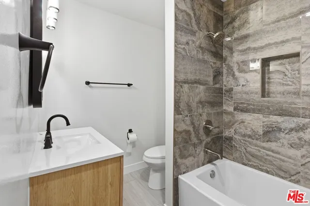 $5,495 | 614 6th Avenue, Unit 2, Venice, CA 90291