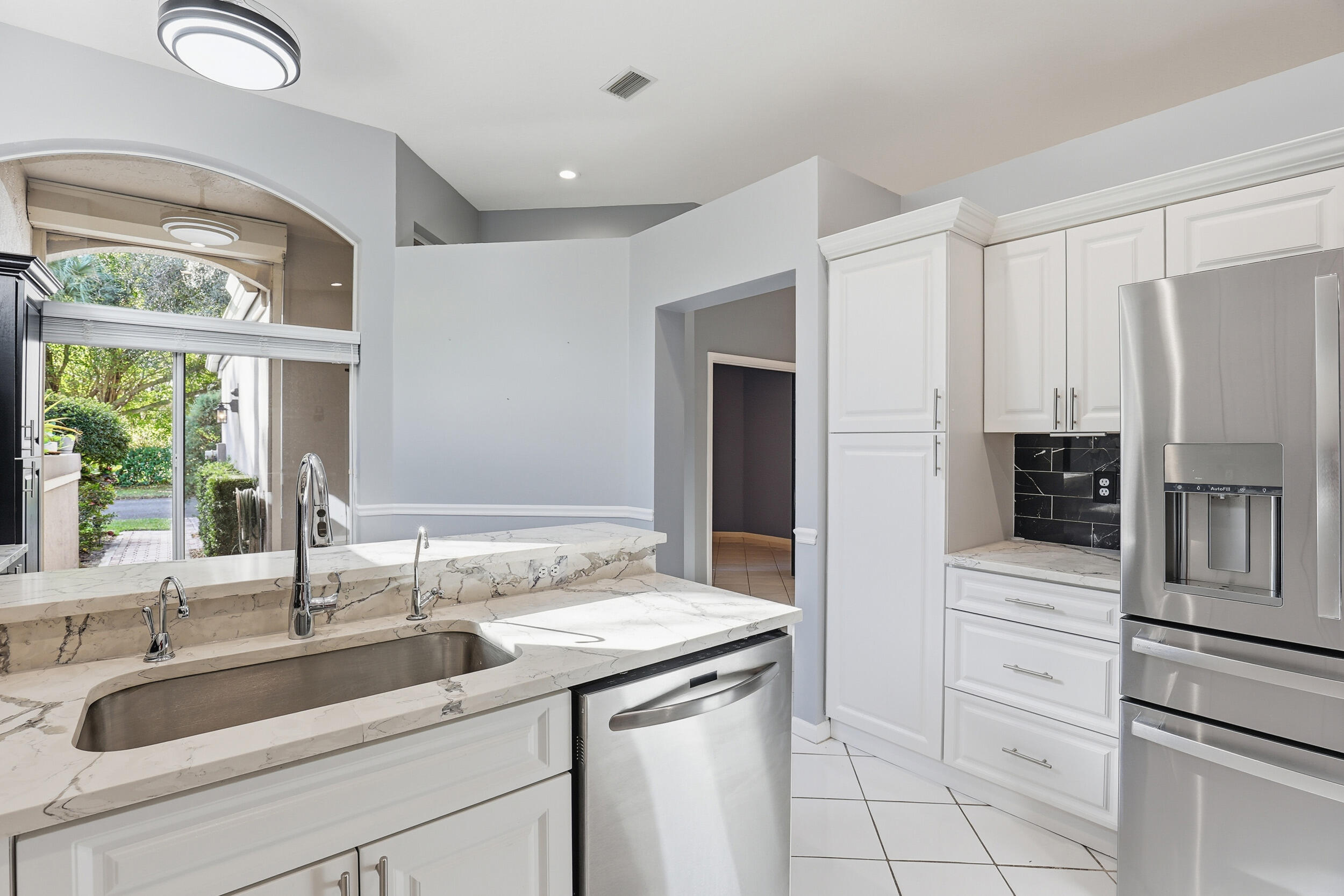 5405 Monterey Circle, Unit G Delray Beach, FL 33484 - Photo 13 of 72 Kitchen