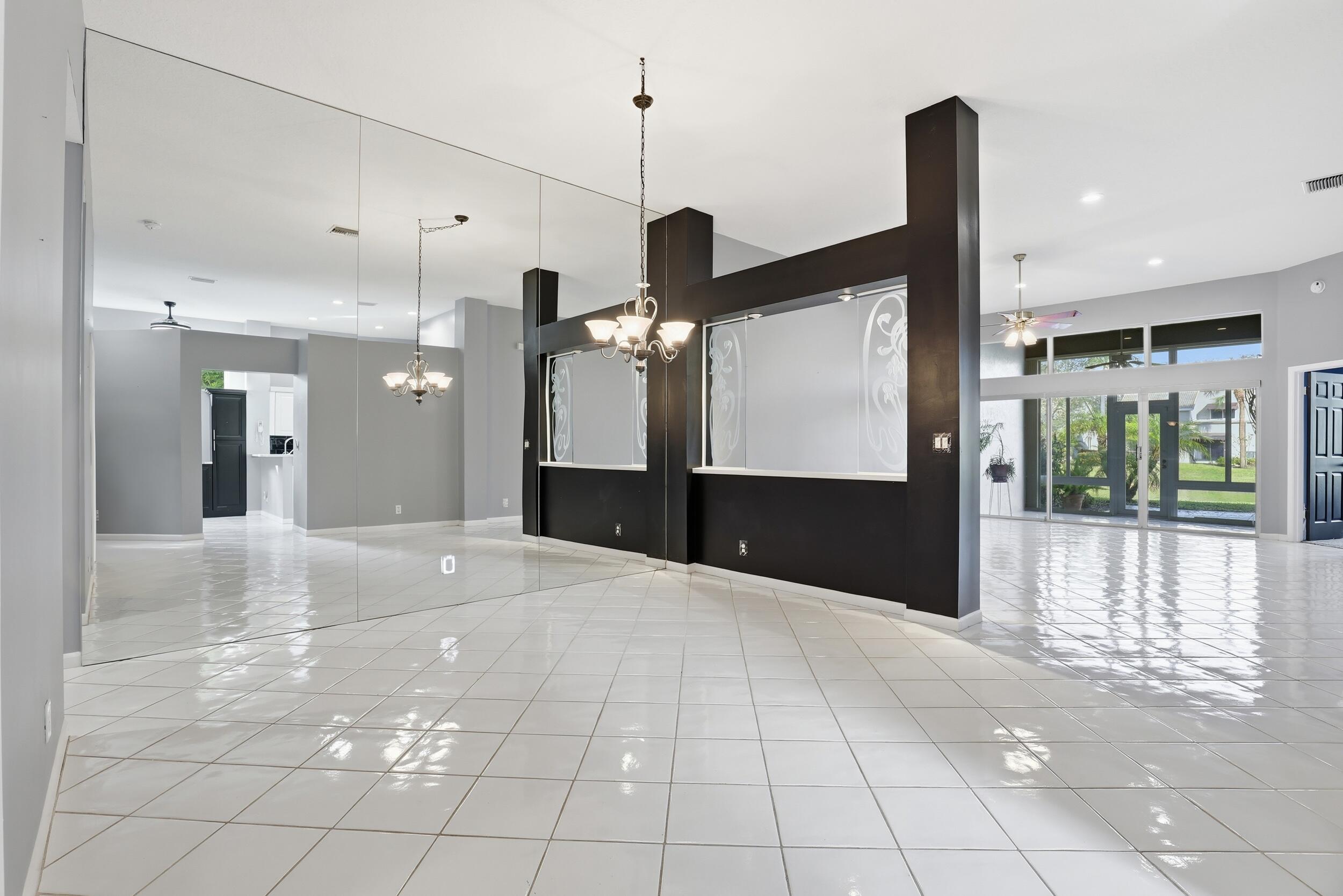 5405 Monterey Circle, Unit G Delray Beach, FL 33484 - Photo 21 of 72 Dining Room