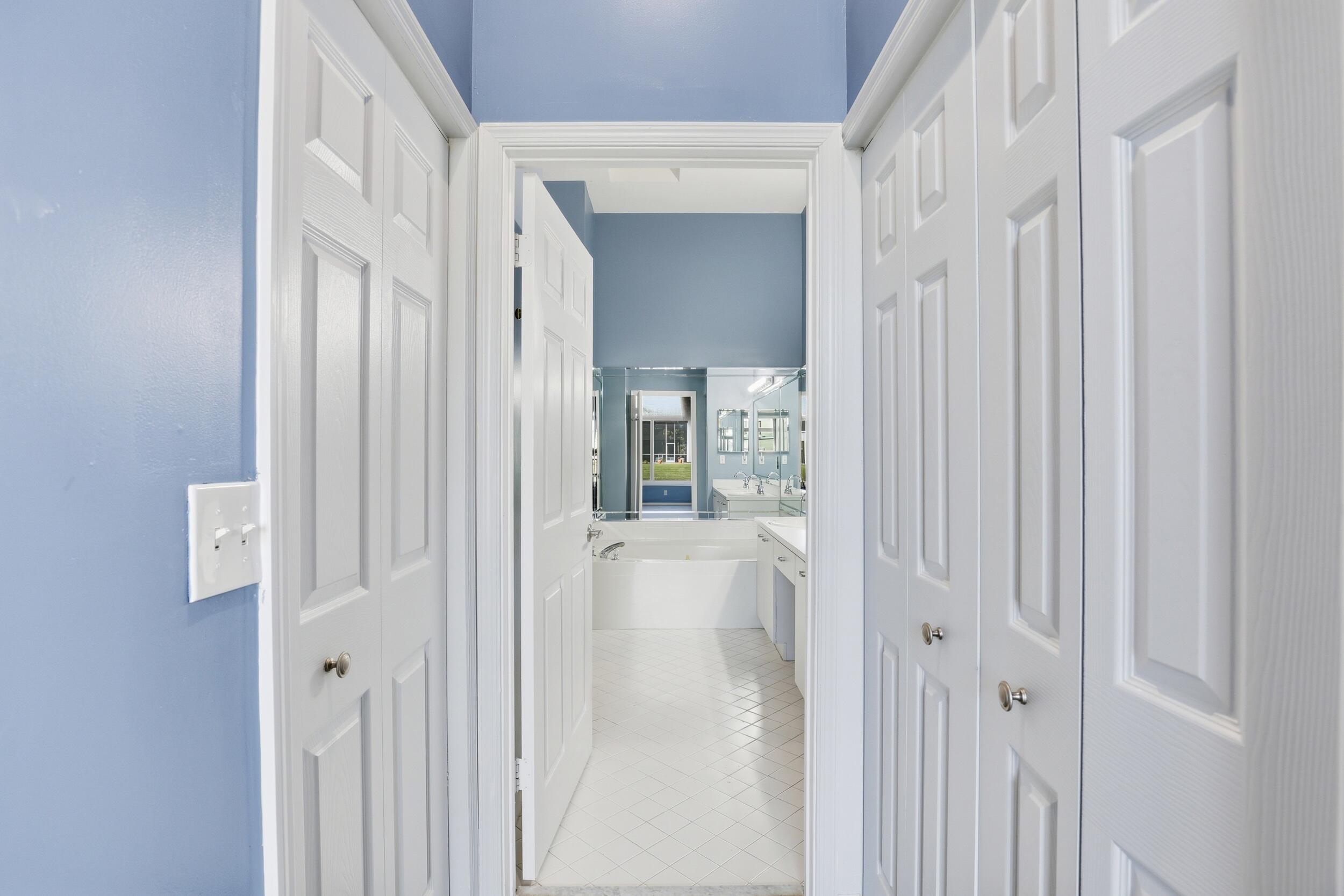 5405 Monterey Circle, Unit G Delray Beach, FL 33484 - Photo 38 of 72 Primary Ensuite Bathroom