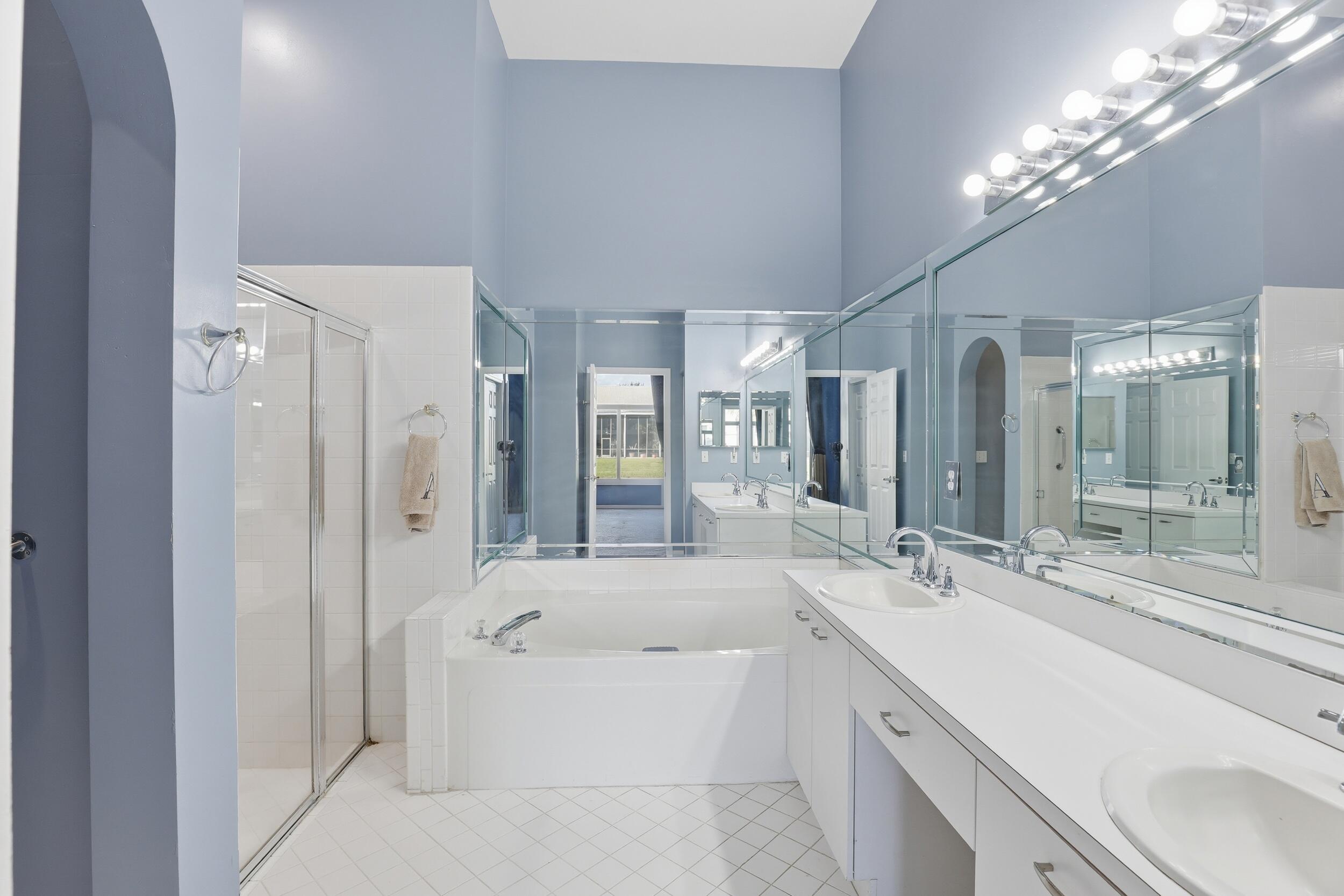 5405 Monterey Circle, Unit G Delray Beach, FL 33484 - Photo 40 of 72 Primary Ensuite Bathroom