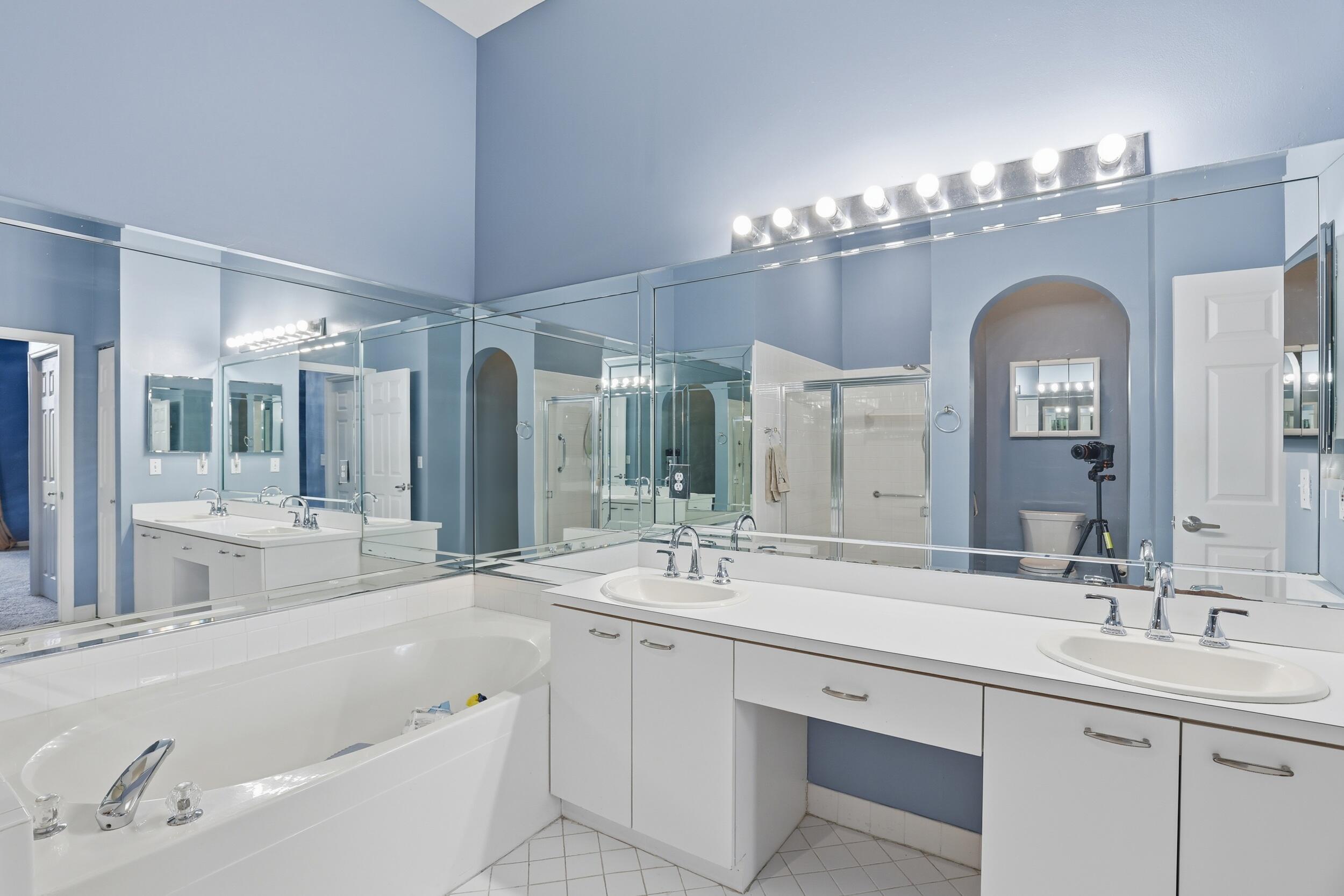 5405 Monterey Circle, Unit G Delray Beach, FL 33484 - Photo 41 of 72 Primary Ensuite Bathroom