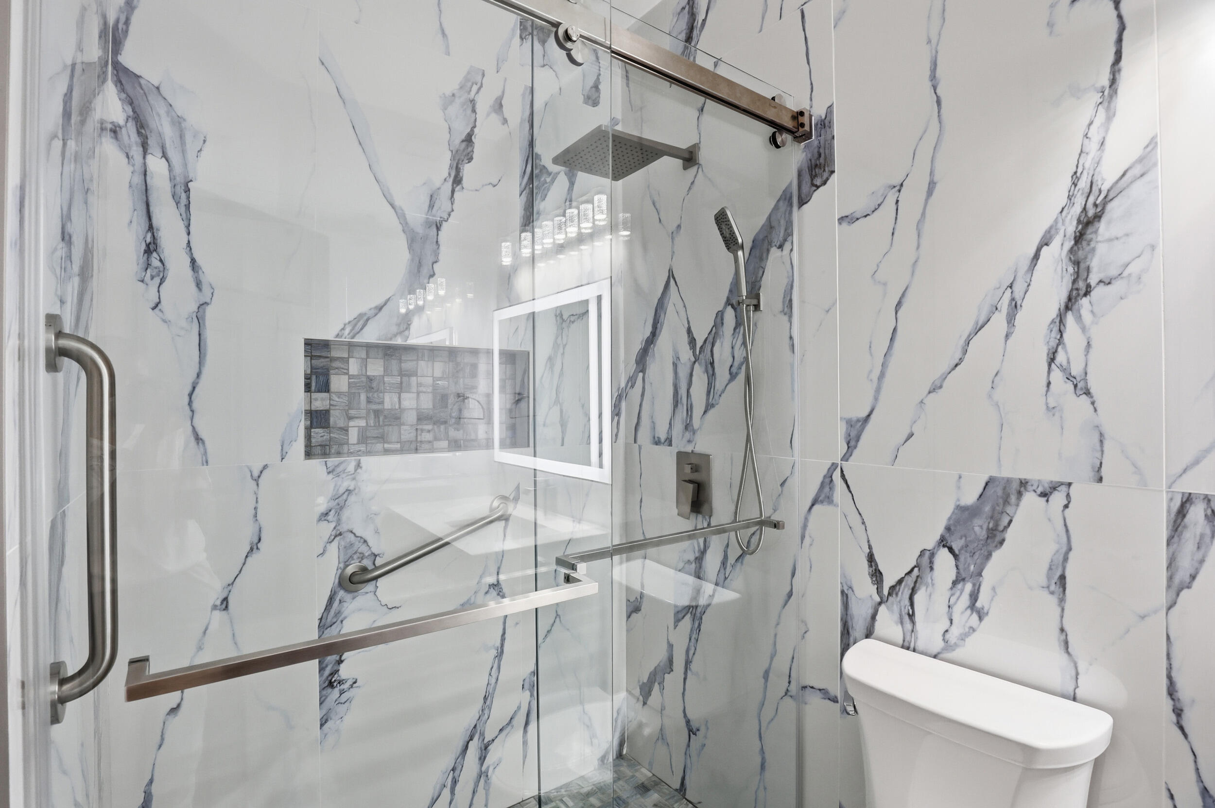 5405 Monterey Circle, Unit G Delray Beach, FL 33484 - Photo 50 of 72 Guest Bathroom