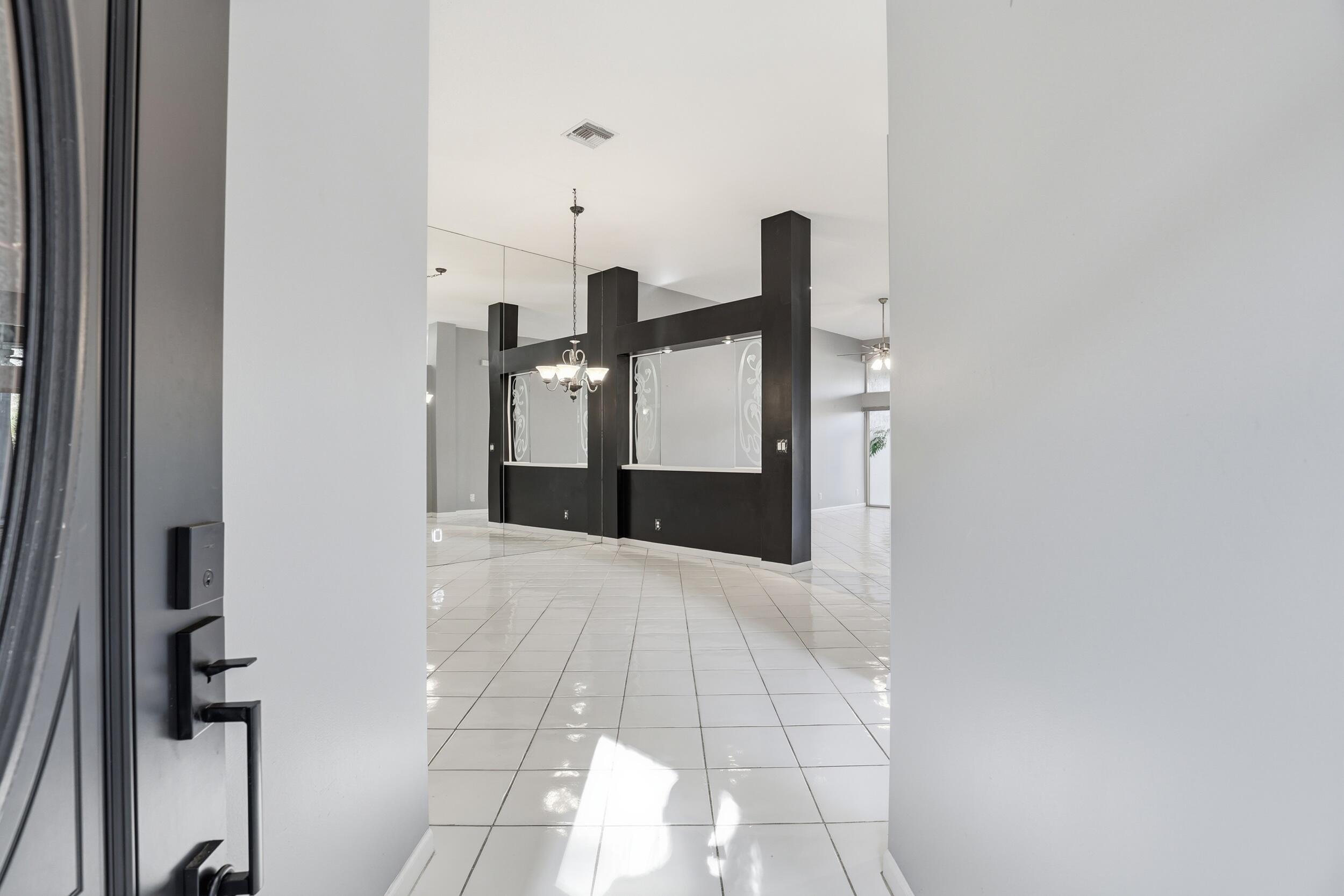 5405 Monterey Circle, Unit G Delray Beach, FL 33484 - Photo 5 of 72 Front Entry