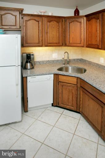 2120 Tunlaw Road Northwest Washington, DC 20007 - Photo 4 of 17 Kitchen