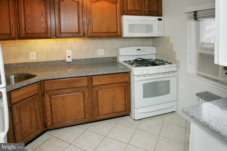2120 Tunlaw Road Northwest Washington, DC 20007 - Photo 8 of 17 Kitchen