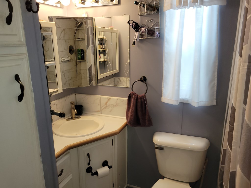 12 D Street Cascade, ID 83611 - Photo 13 of 23 Hallway