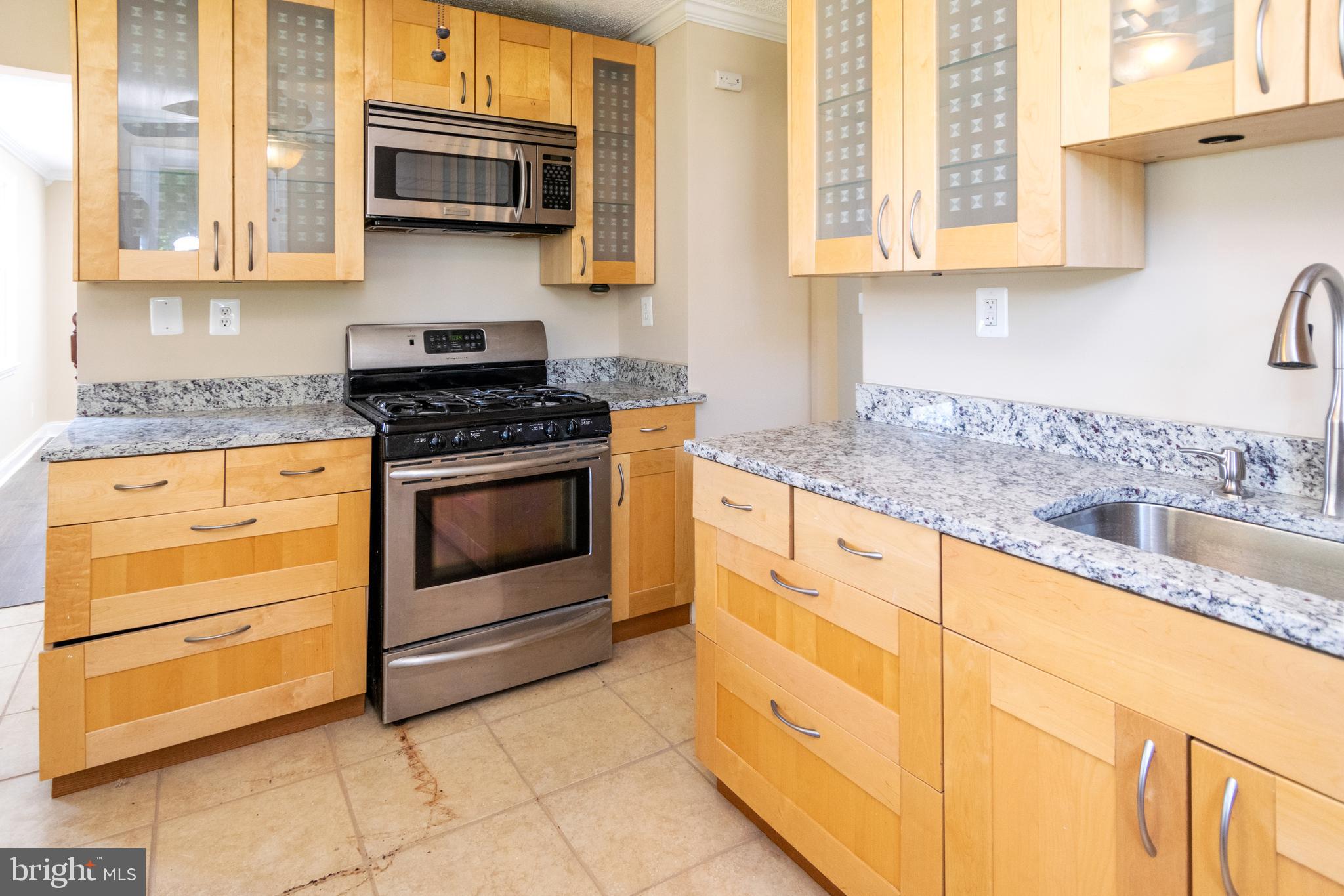 7604 Parkwood Road Baltimore, MD 21222 - Photo 3 of 12 Beautiful kitchen with SS and granite
