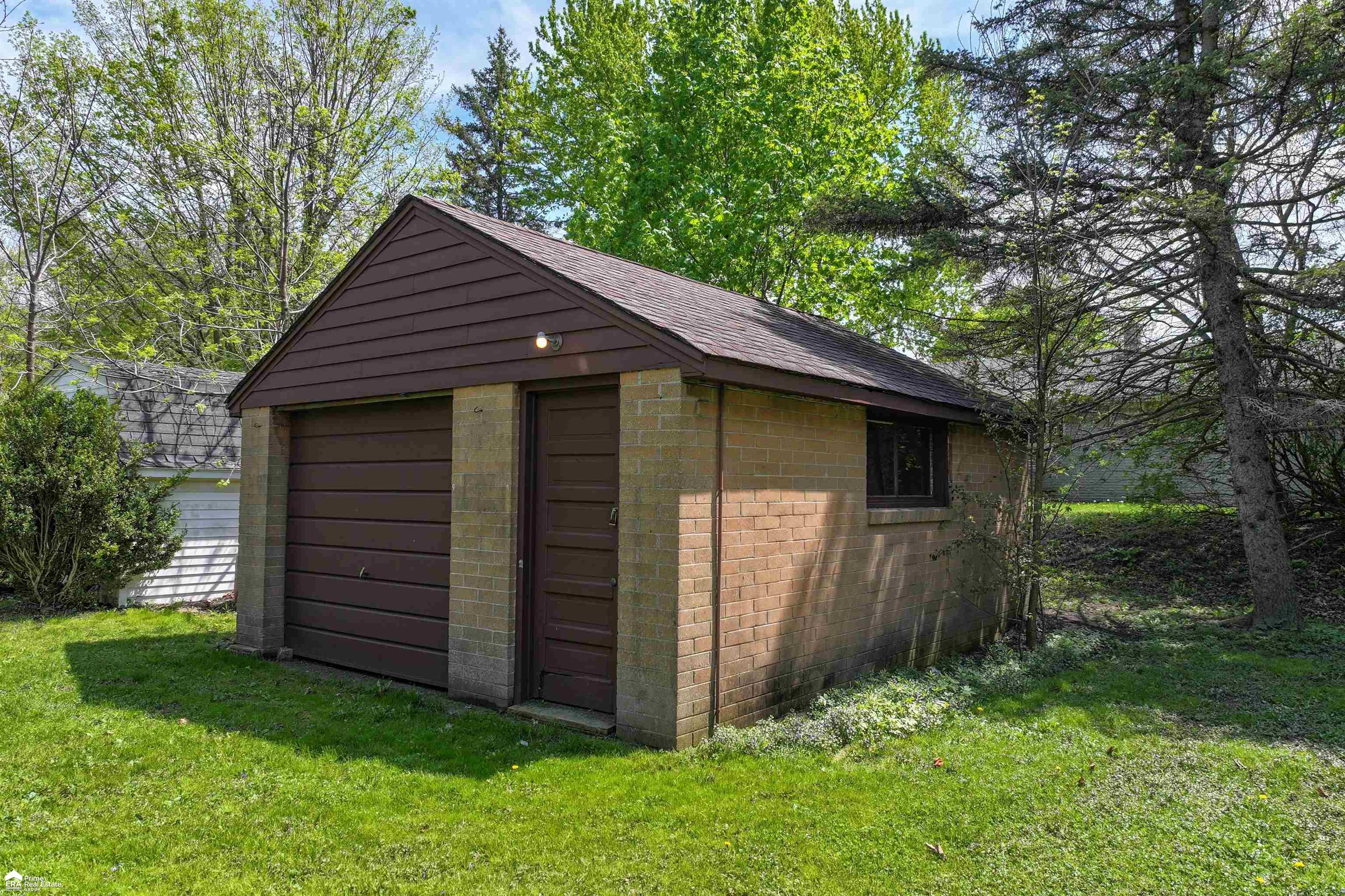 4190 Richfield Road Flint, MI 48506 - Photo 22 of 24 50174042-2a87ff04-bcb1-4811-82c4-e1b90bdbf62d.JPG
