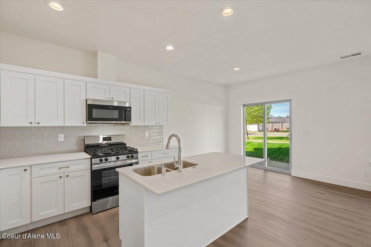 627 North Galbraith Loop Post Falls, ID 83854 - Photo 19 of 38 Kitchen/Dining
